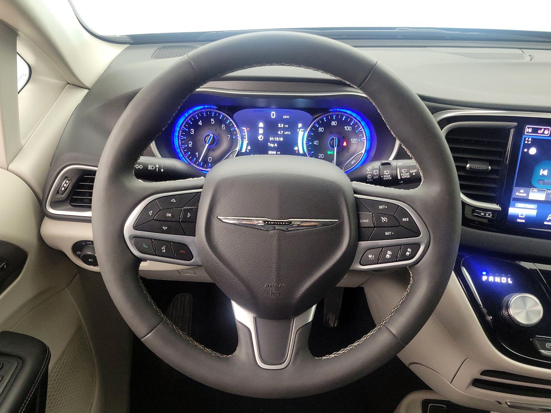 Thumbnail: 2024 Chrysler Pacifica - 10