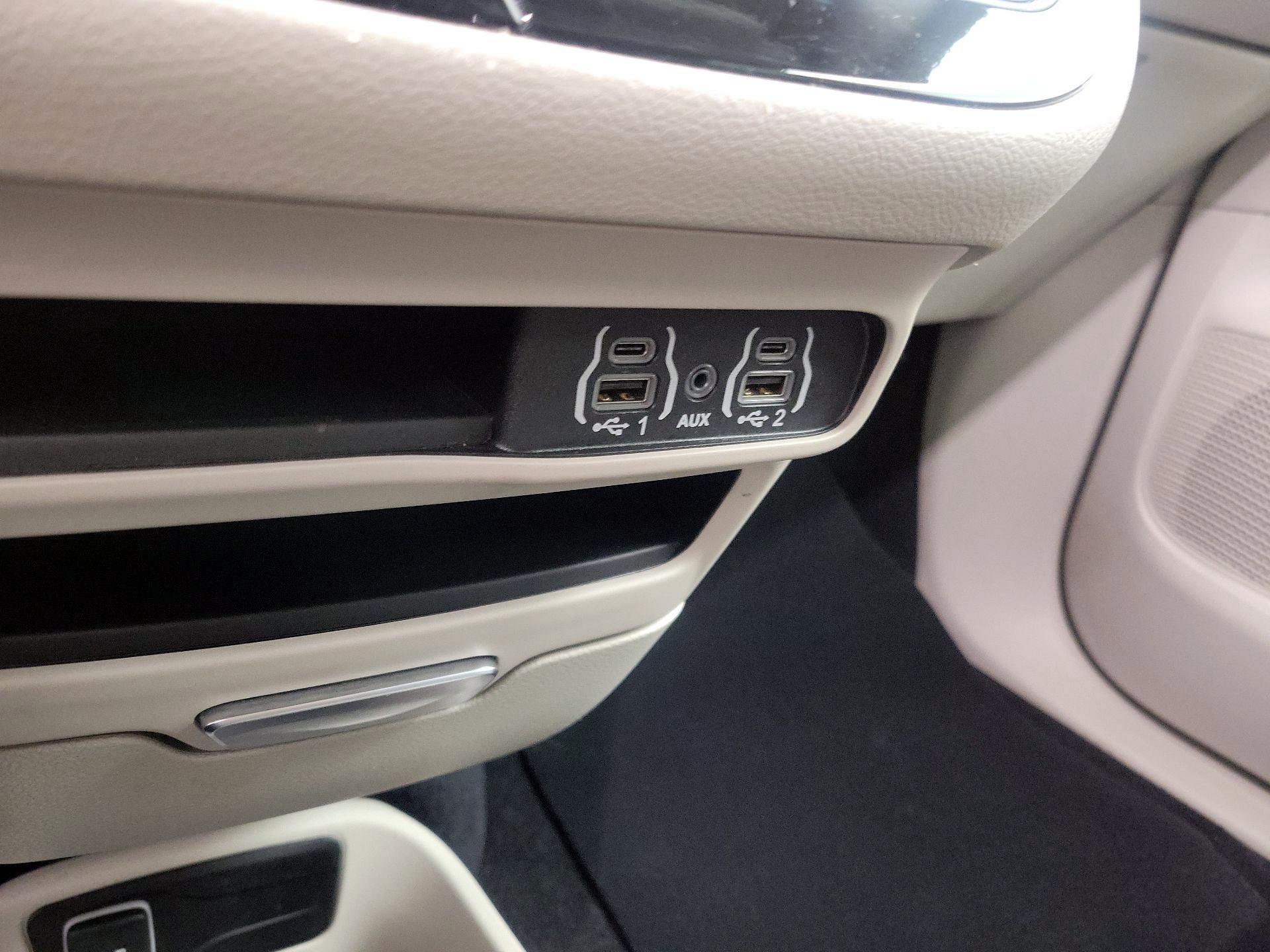 Thumbnail: 2024 Chrysler Pacifica - 18