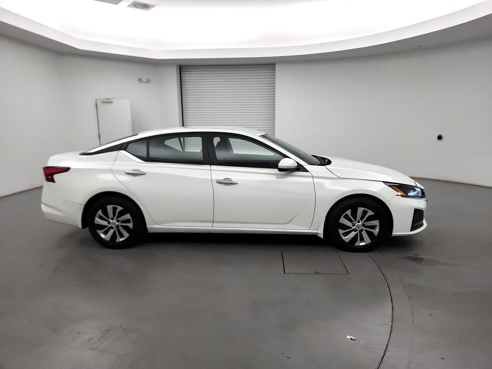 Thumbnail: 2023 Nissan Altima - 4