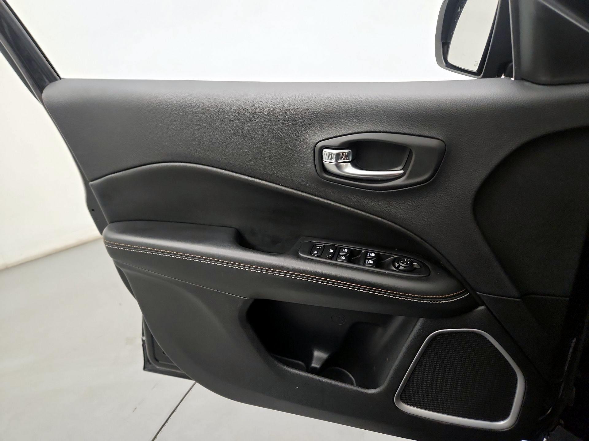 Thumbnail: 2020 Jeep Compass - 10