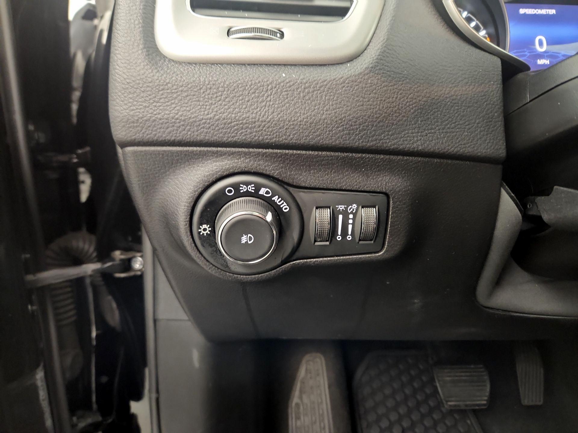 Thumbnail: 2020 Jeep Compass - 11