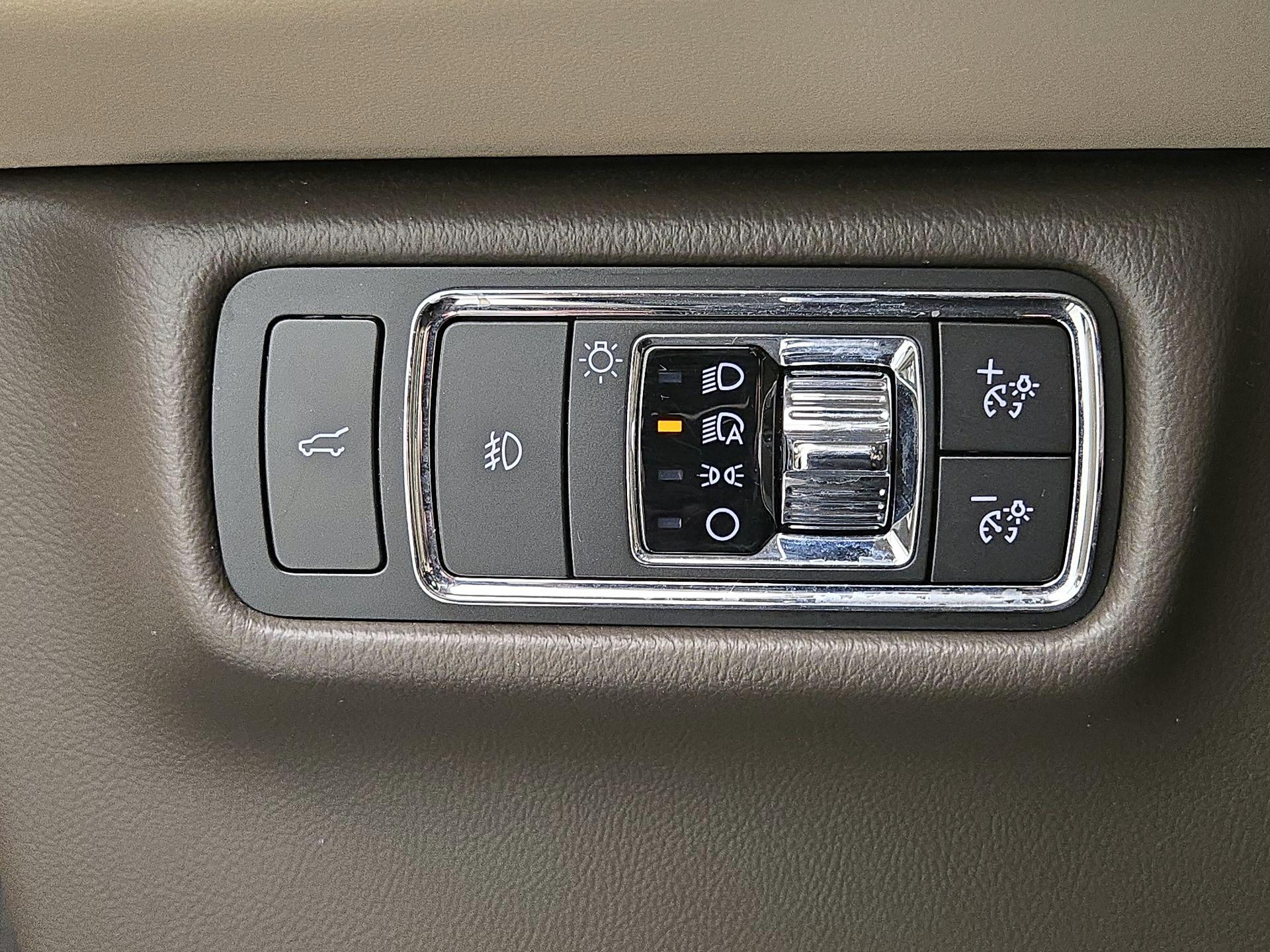 Thumbnail: 2021 Lincoln Aviator - 13