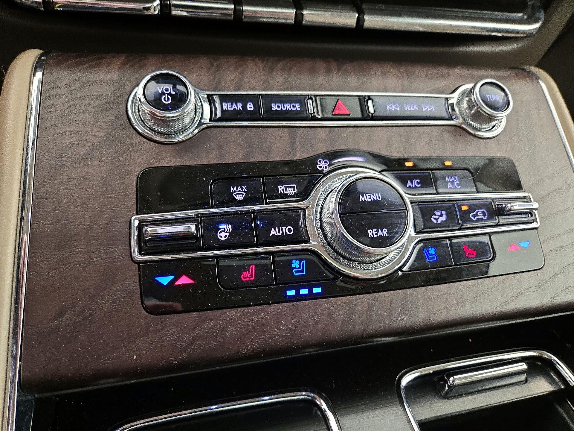 Thumbnail: 2021 Lincoln Aviator - 17
