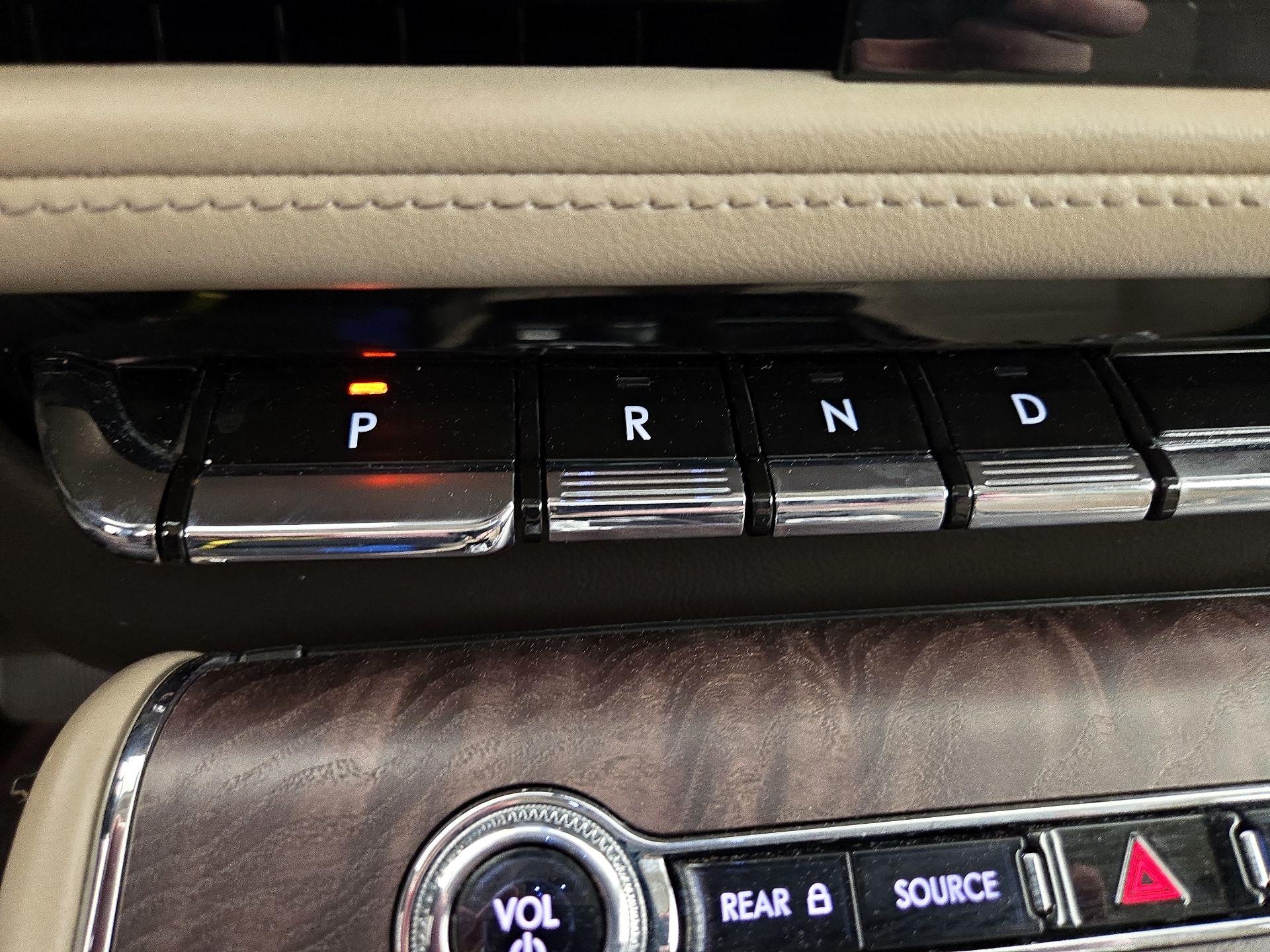 Thumbnail: 2021 Lincoln Aviator - 18