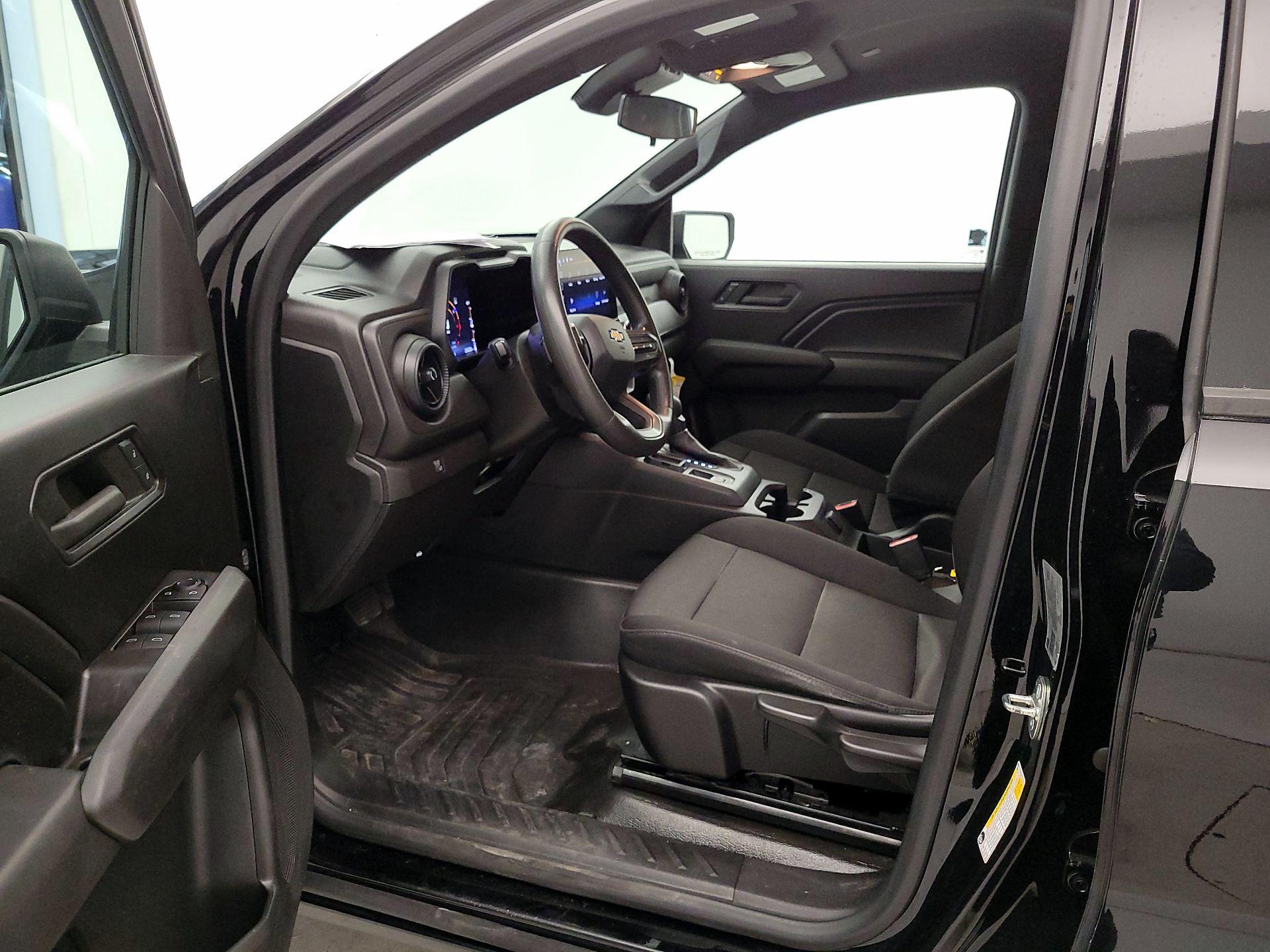 Thumbnail: 2023 Chevrolet Colorado - 11