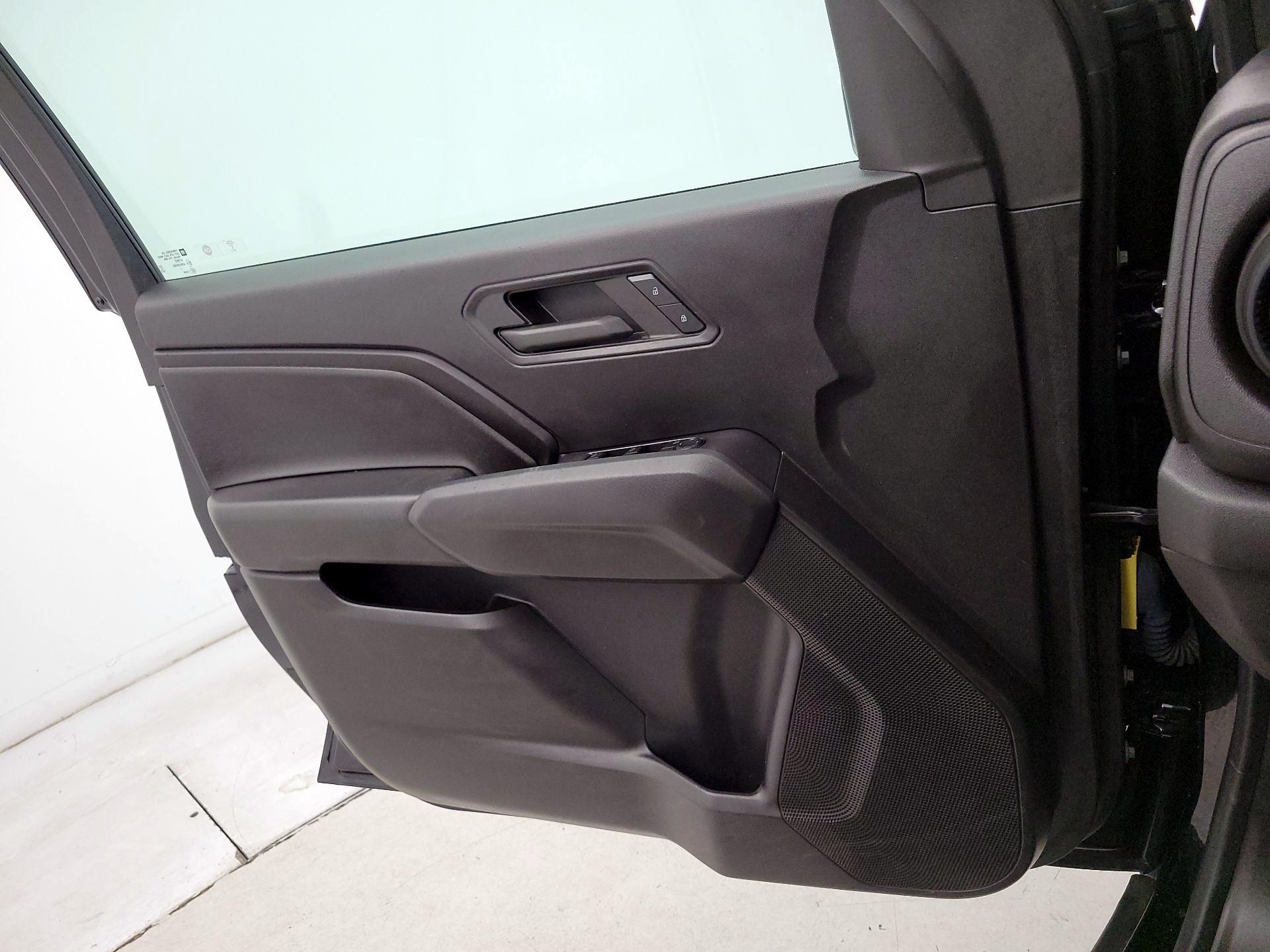 Thumbnail: 2023 Chevrolet Colorado - 12