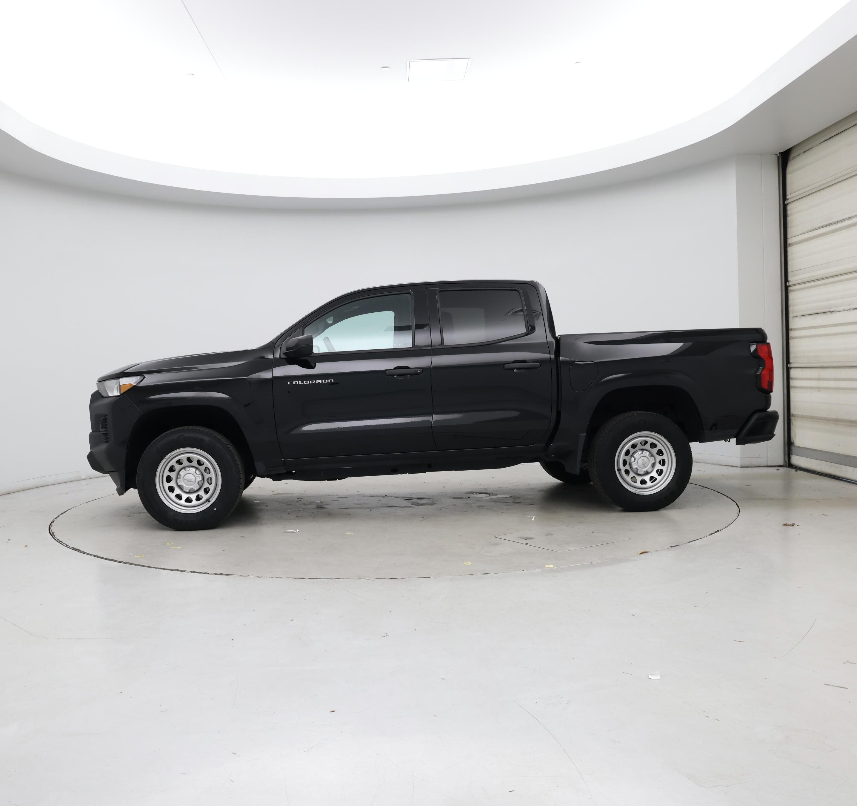 Thumbnail: 2023 Chevrolet Colorado - 3