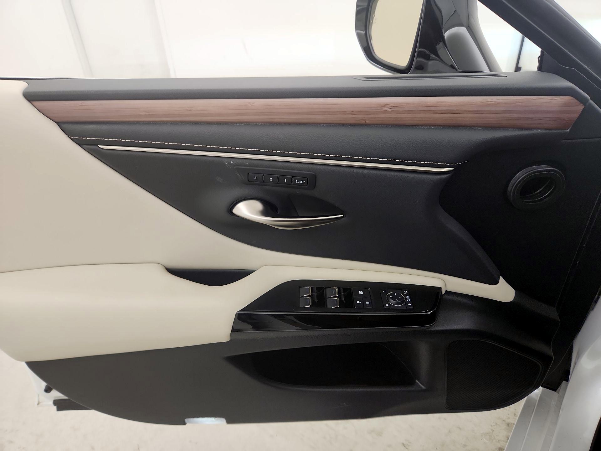 Thumbnail: 2023 Lexus ES - 12