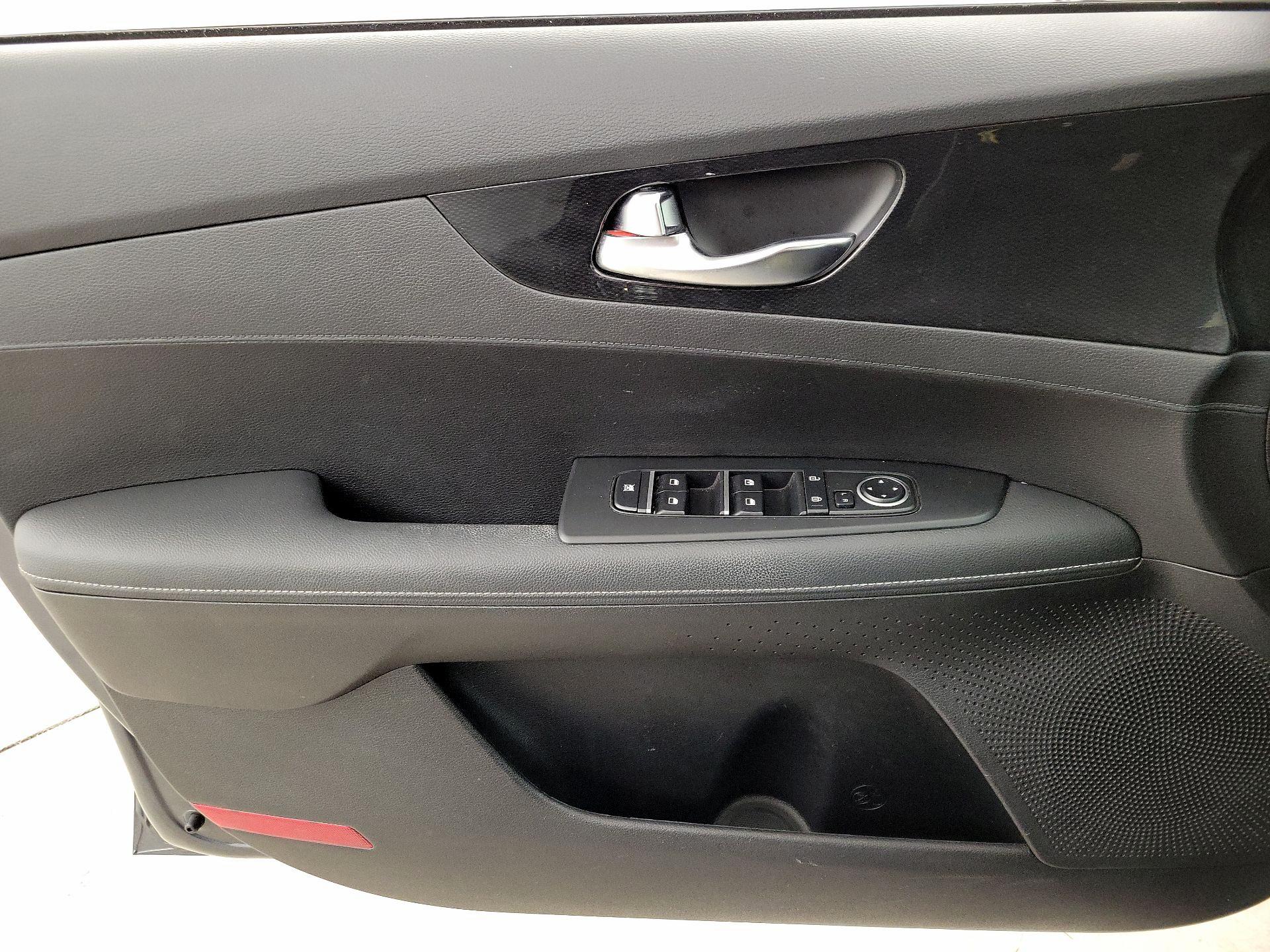 Thumbnail: 2023 Kia Forte - 12