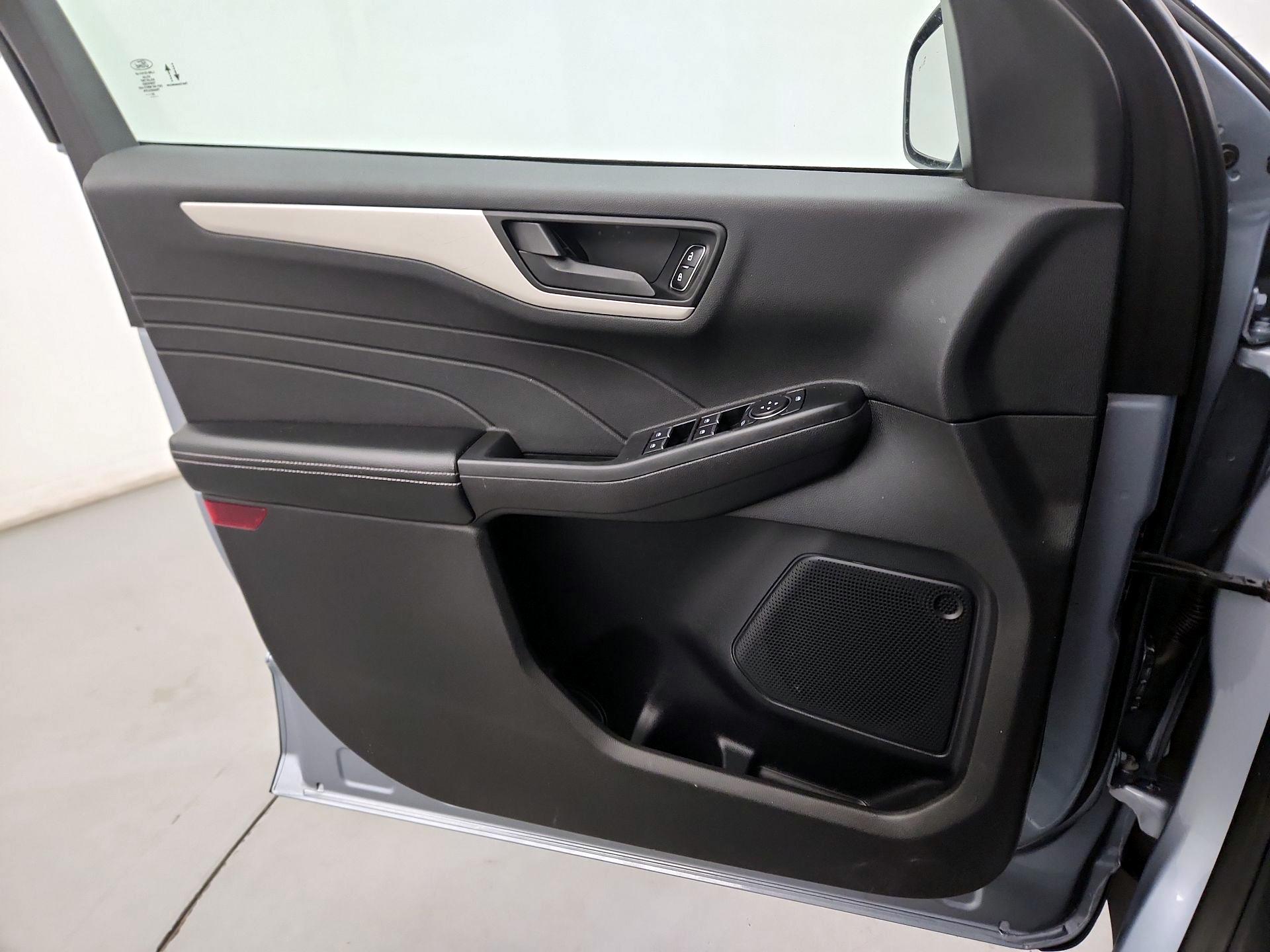 Thumbnail: 2022 Ford Escape - 10