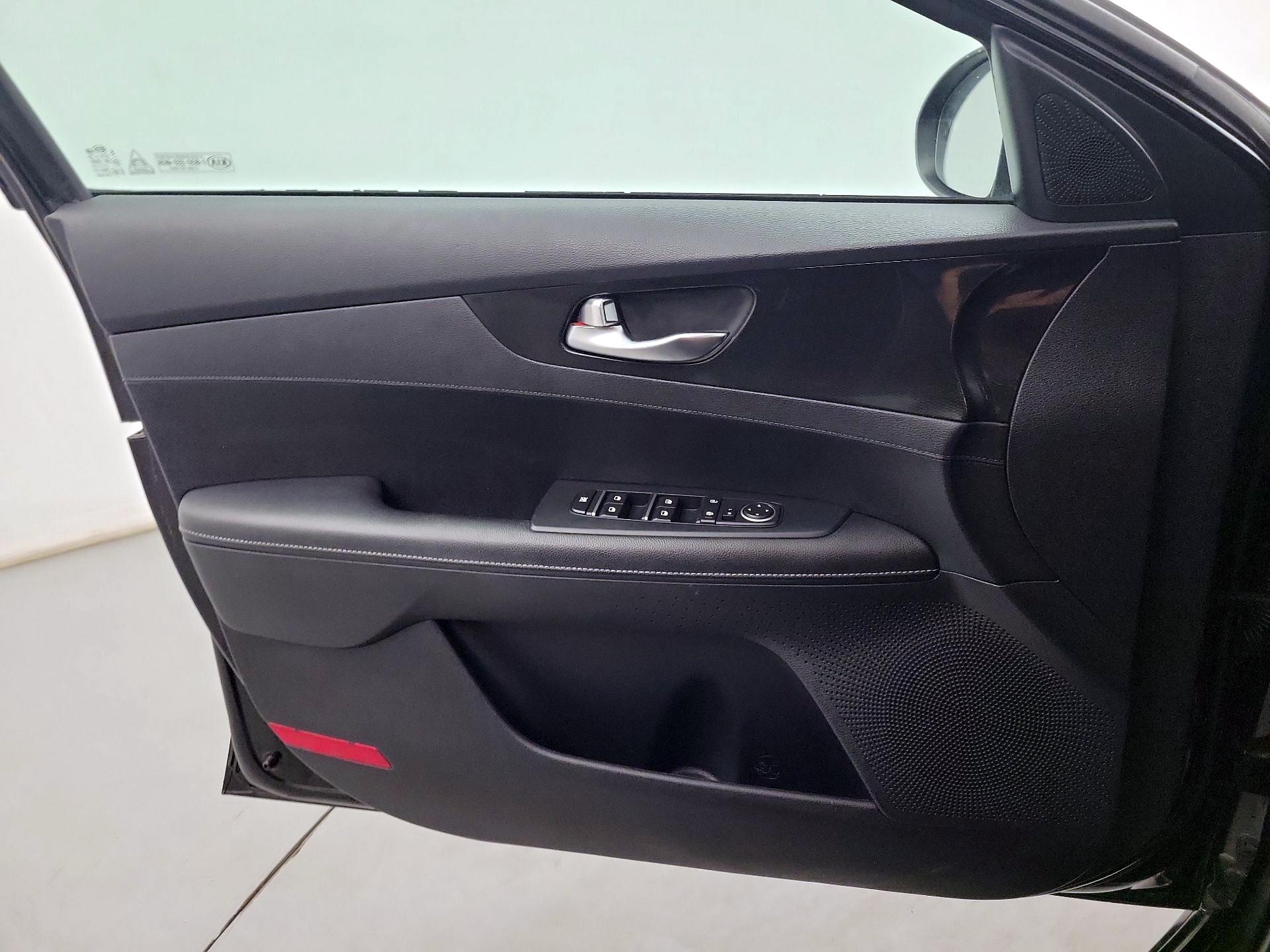 Thumbnail: 2020 Kia Forte - 10