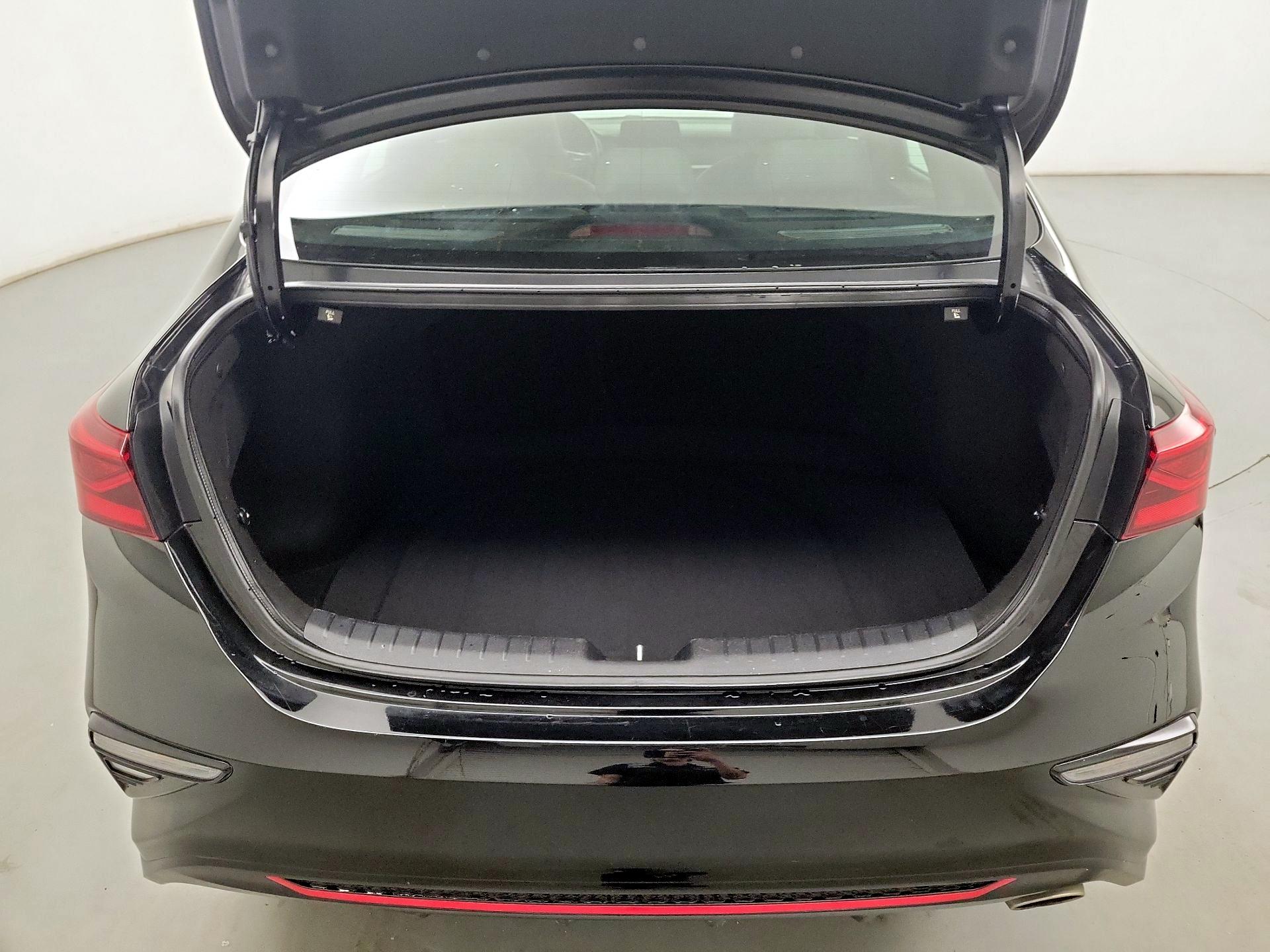 Thumbnail: 2020 Kia Forte - 18