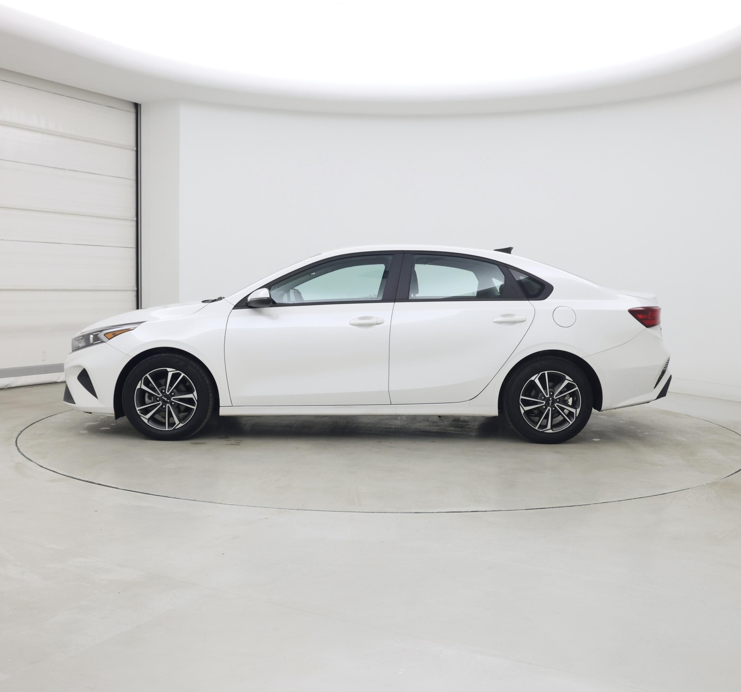 Thumbnail: 2023 Kia Forte - 3