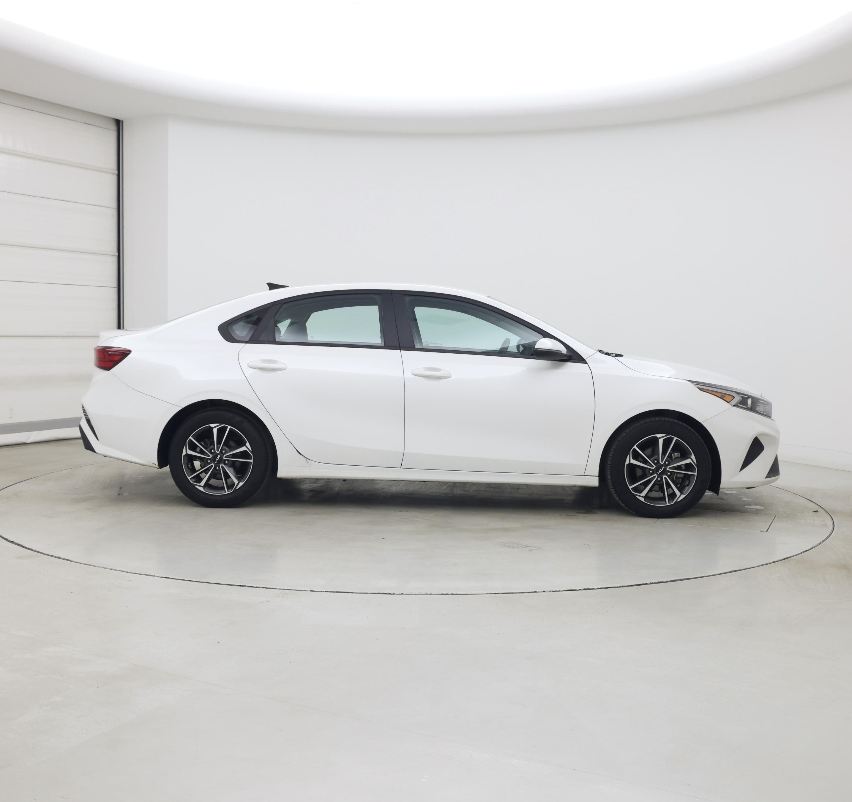 Thumbnail: 2023 Kia Forte - 7