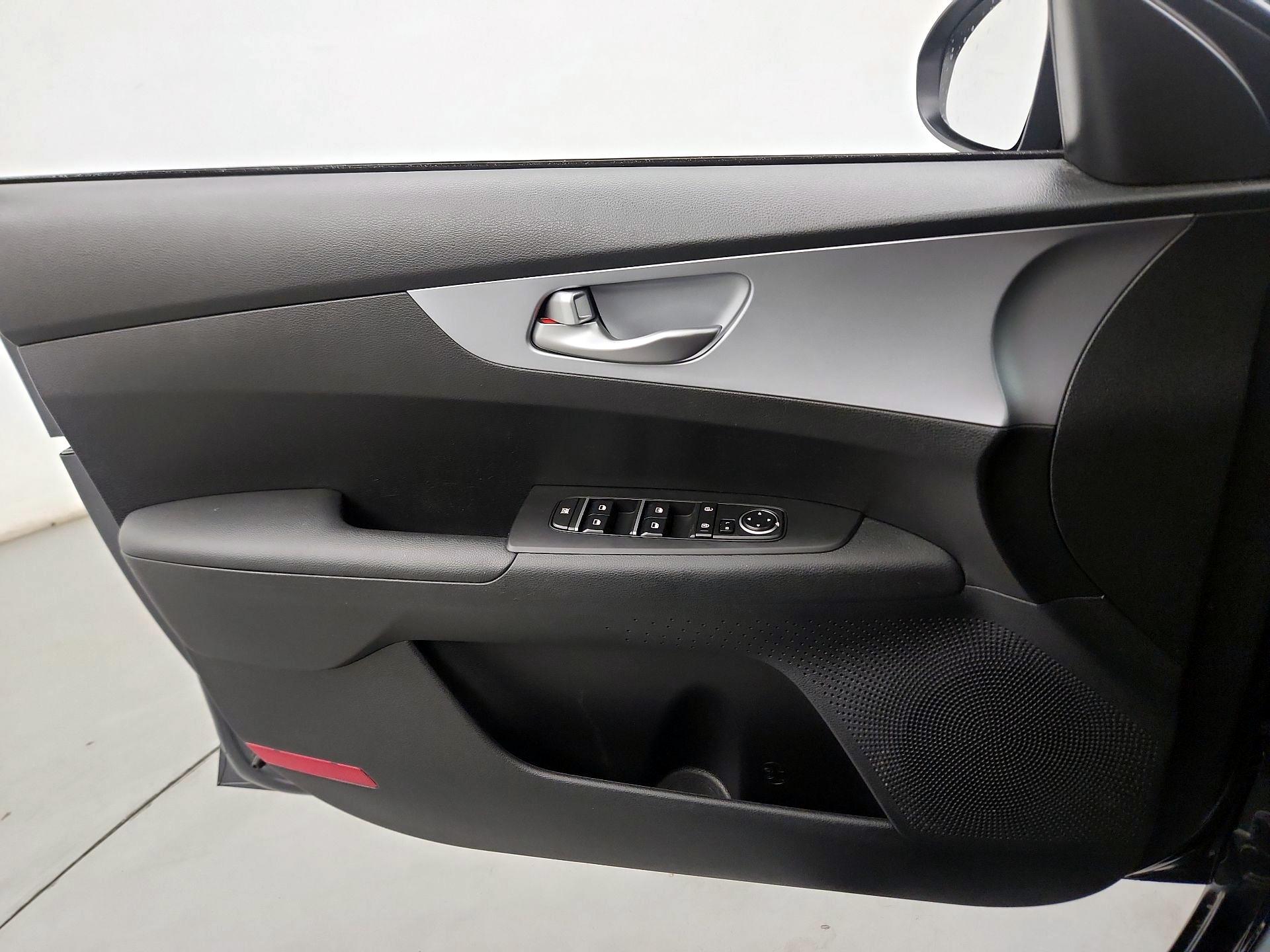 Thumbnail: 2023 Kia Forte - 10