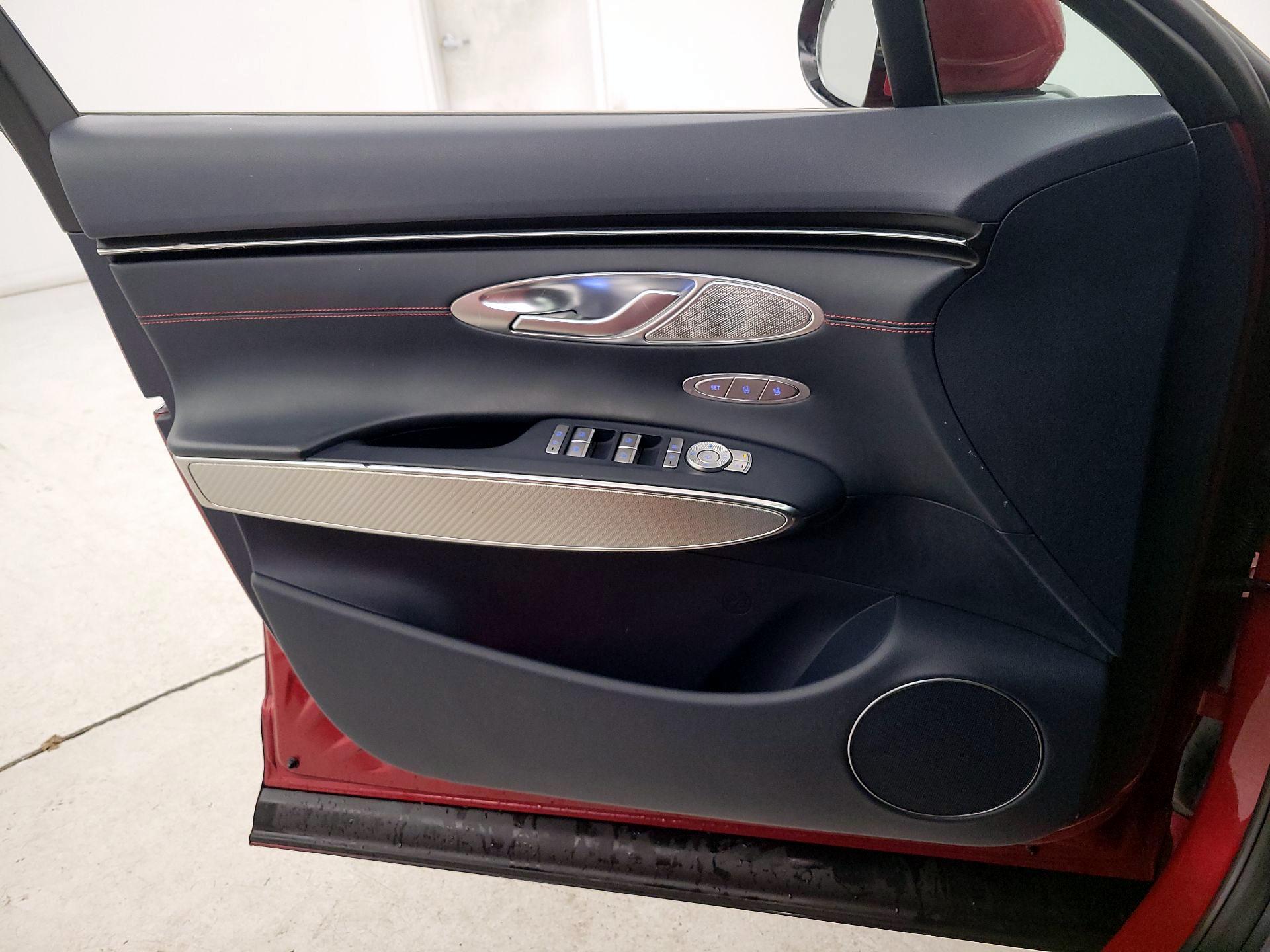 Thumbnail: 2022 Genesis GV70 - 12