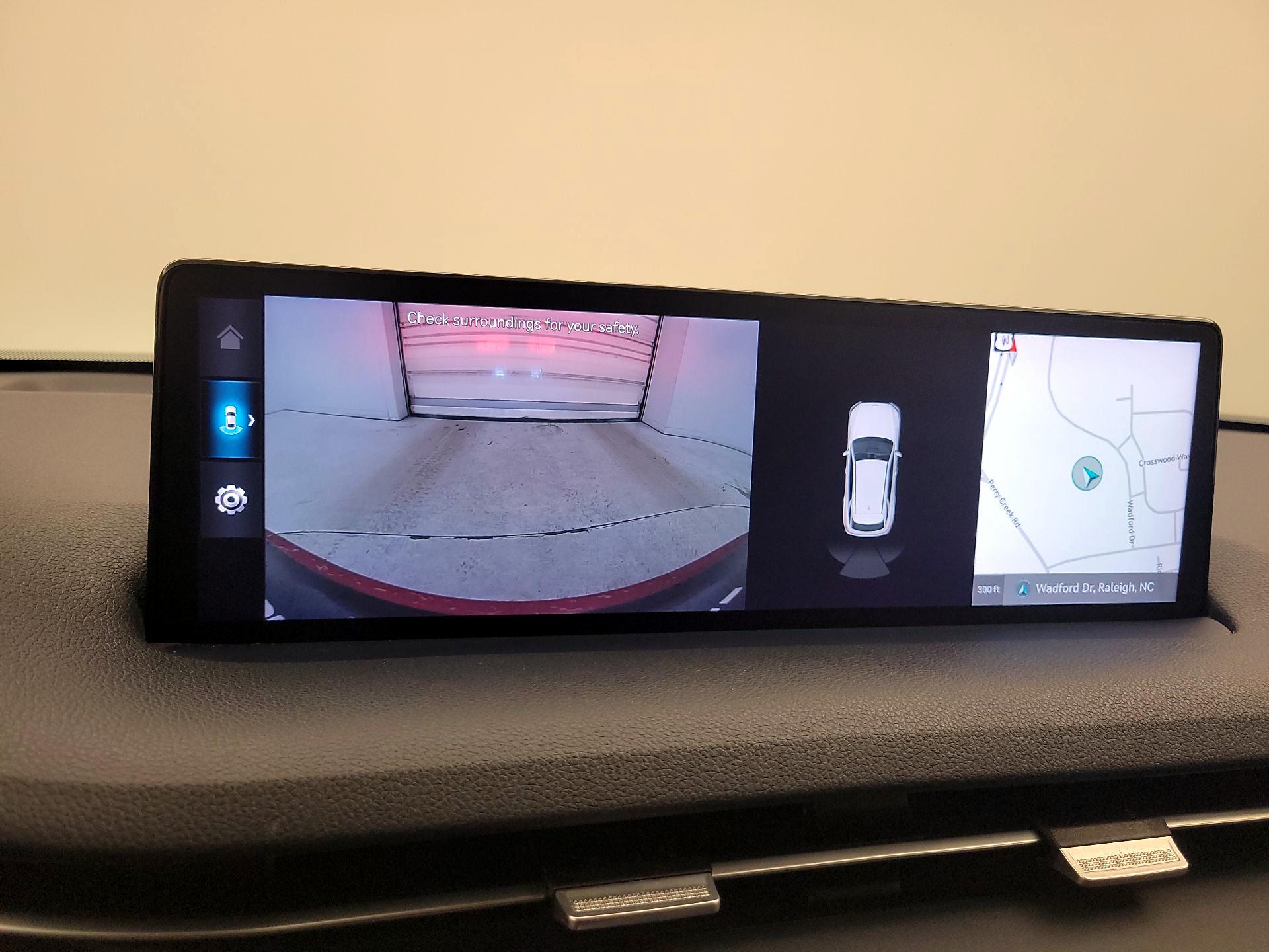 Thumbnail: 2022 Genesis GV70 - 14