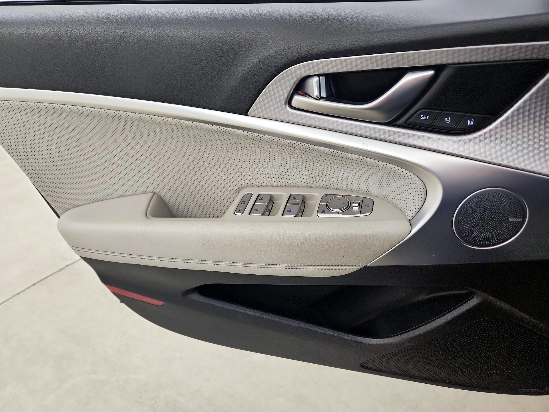 Thumbnail: 2023 Genesis G70 - 12