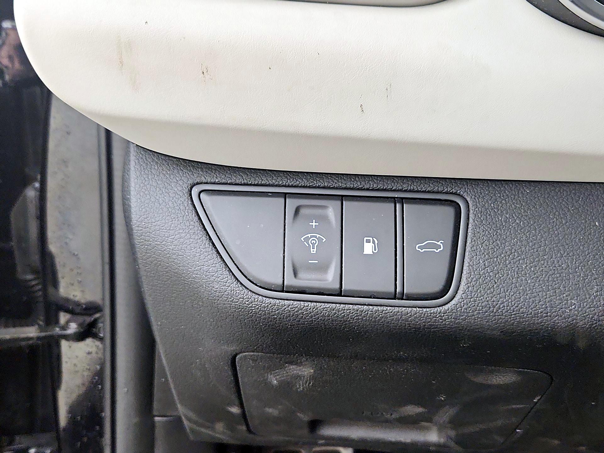 Thumbnail: 2023 Genesis G70 - 13