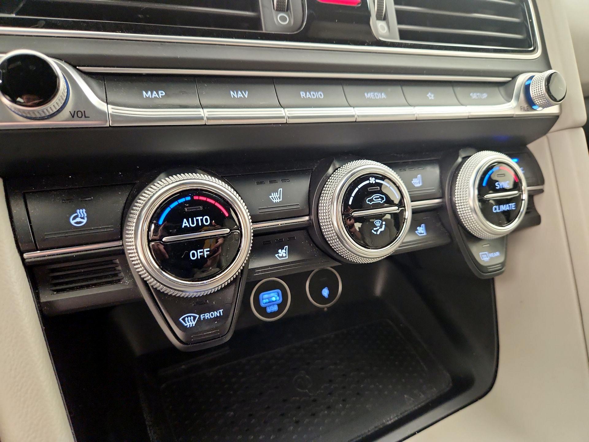 Thumbnail: 2023 Genesis G70 - 17