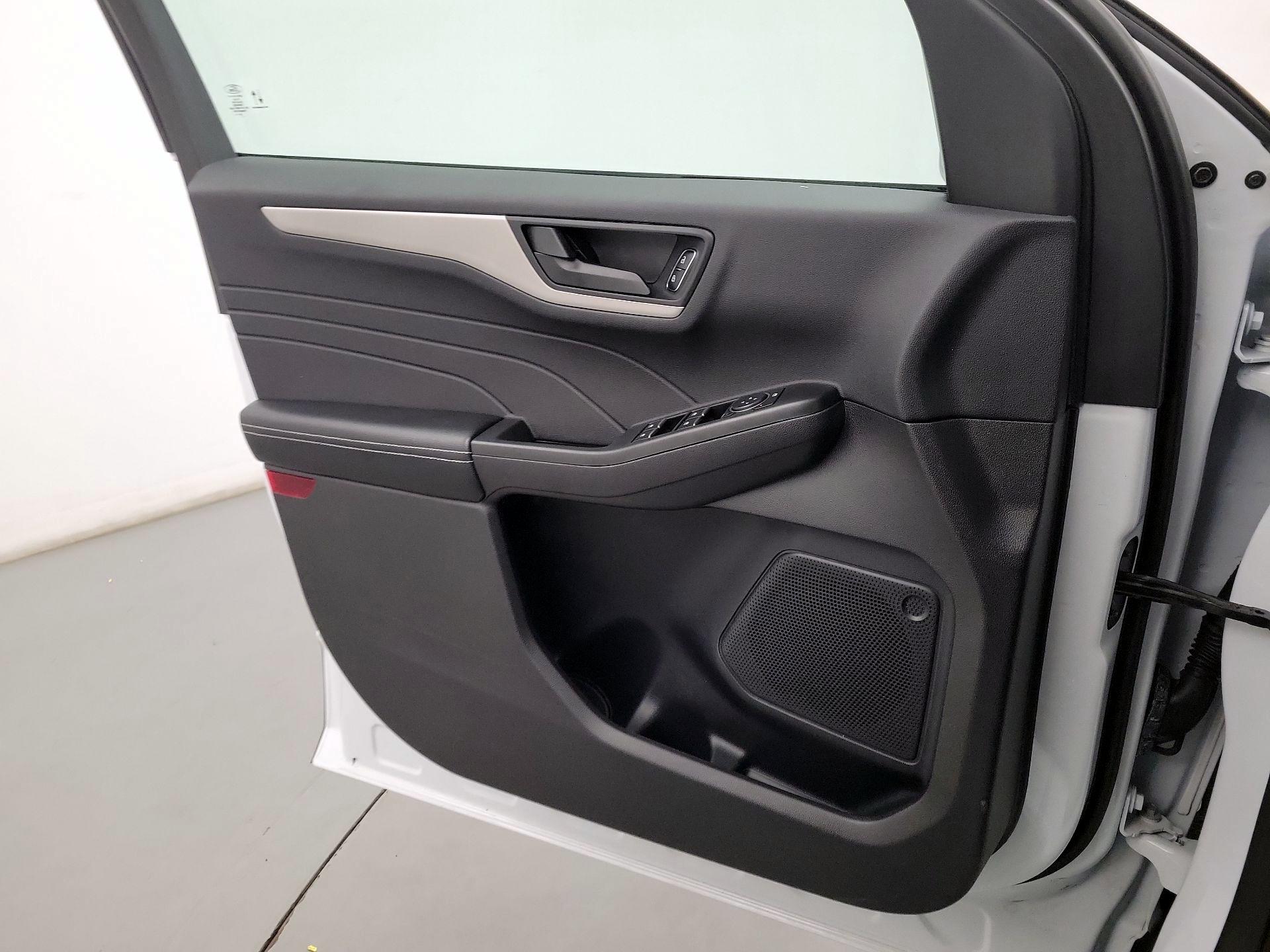 Thumbnail: 2022 Ford Escape - 10