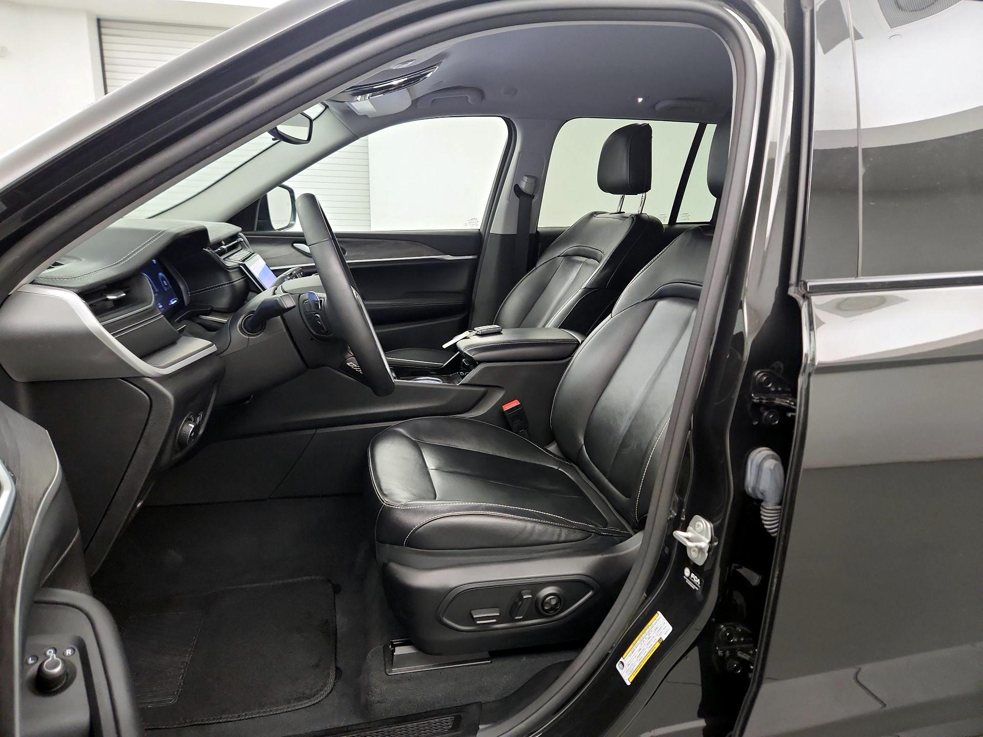 Thumbnail: 2023 Jeep Grand Cherokee - 9