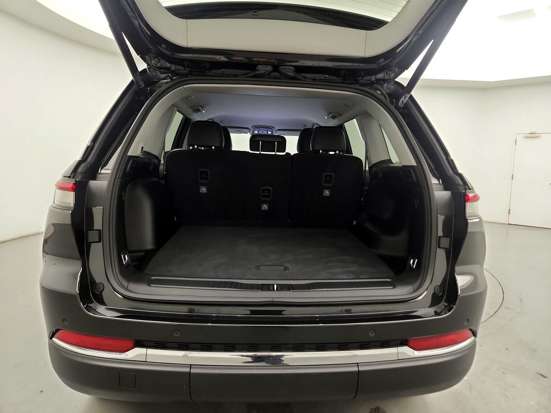 Thumbnail: 2023 Jeep Grand Cherokee - 19