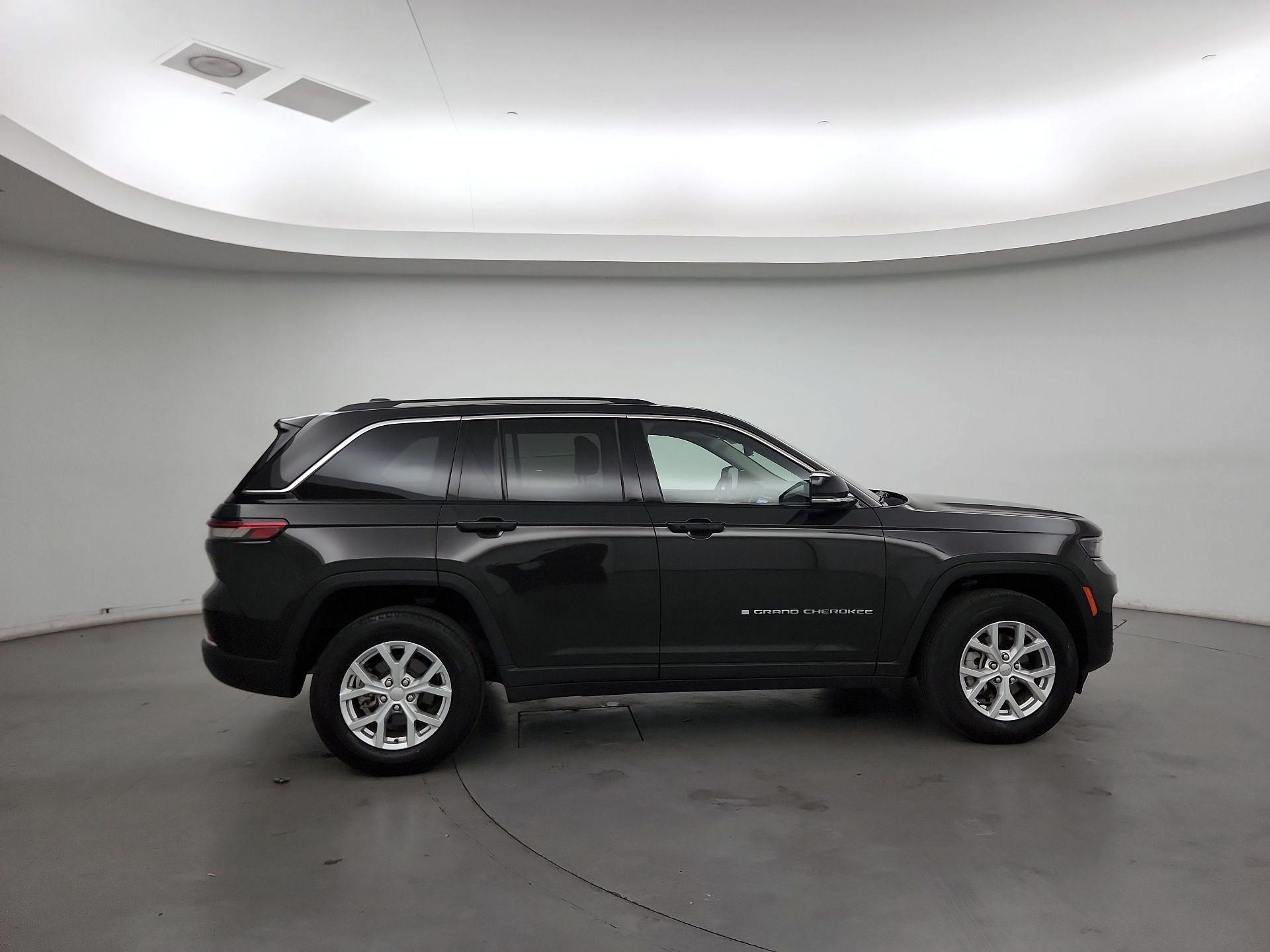 Thumbnail: 2023 Jeep Grand Cherokee - 4