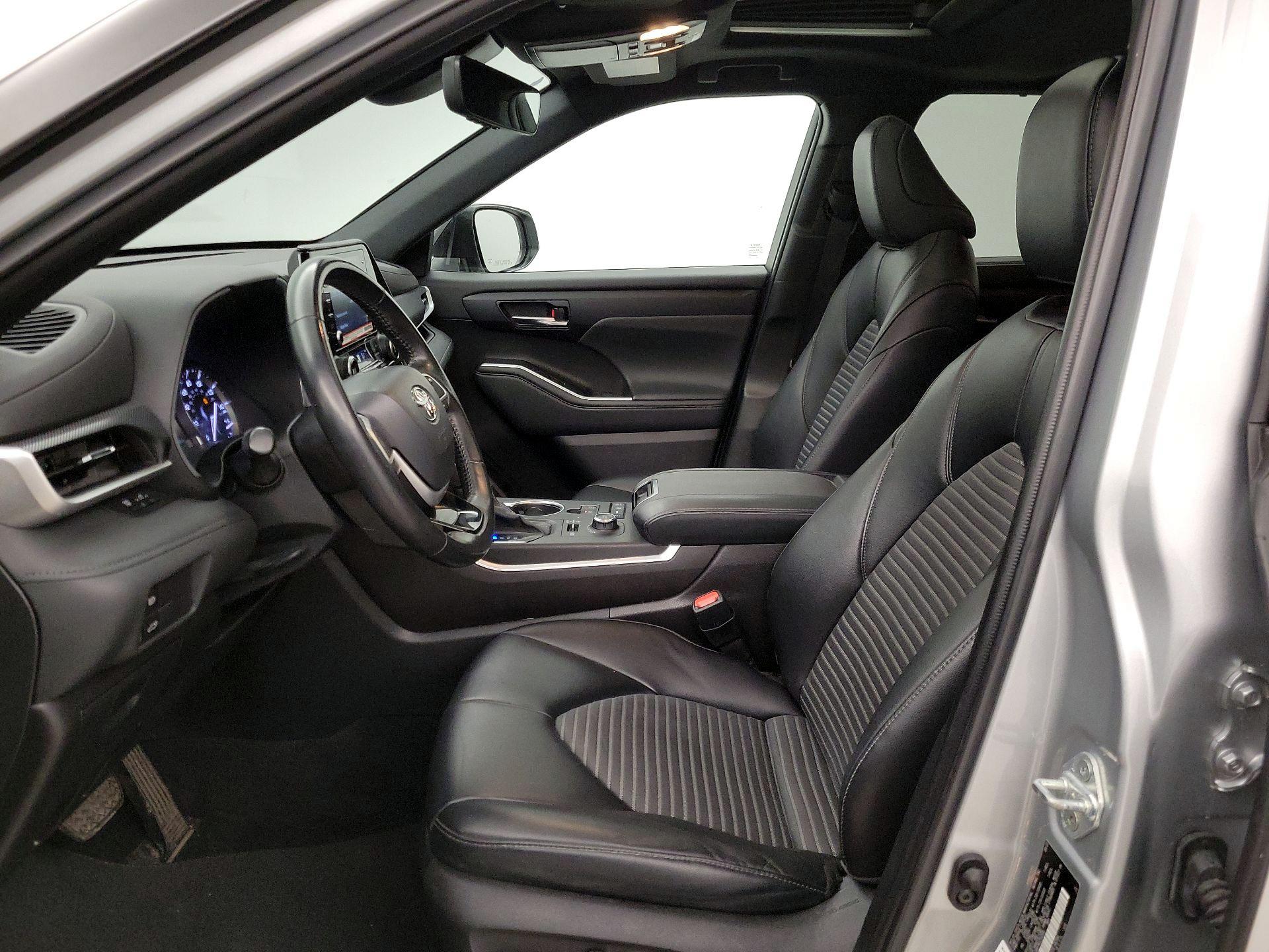 Thumbnail: 2022 Toyota Highlander - 11