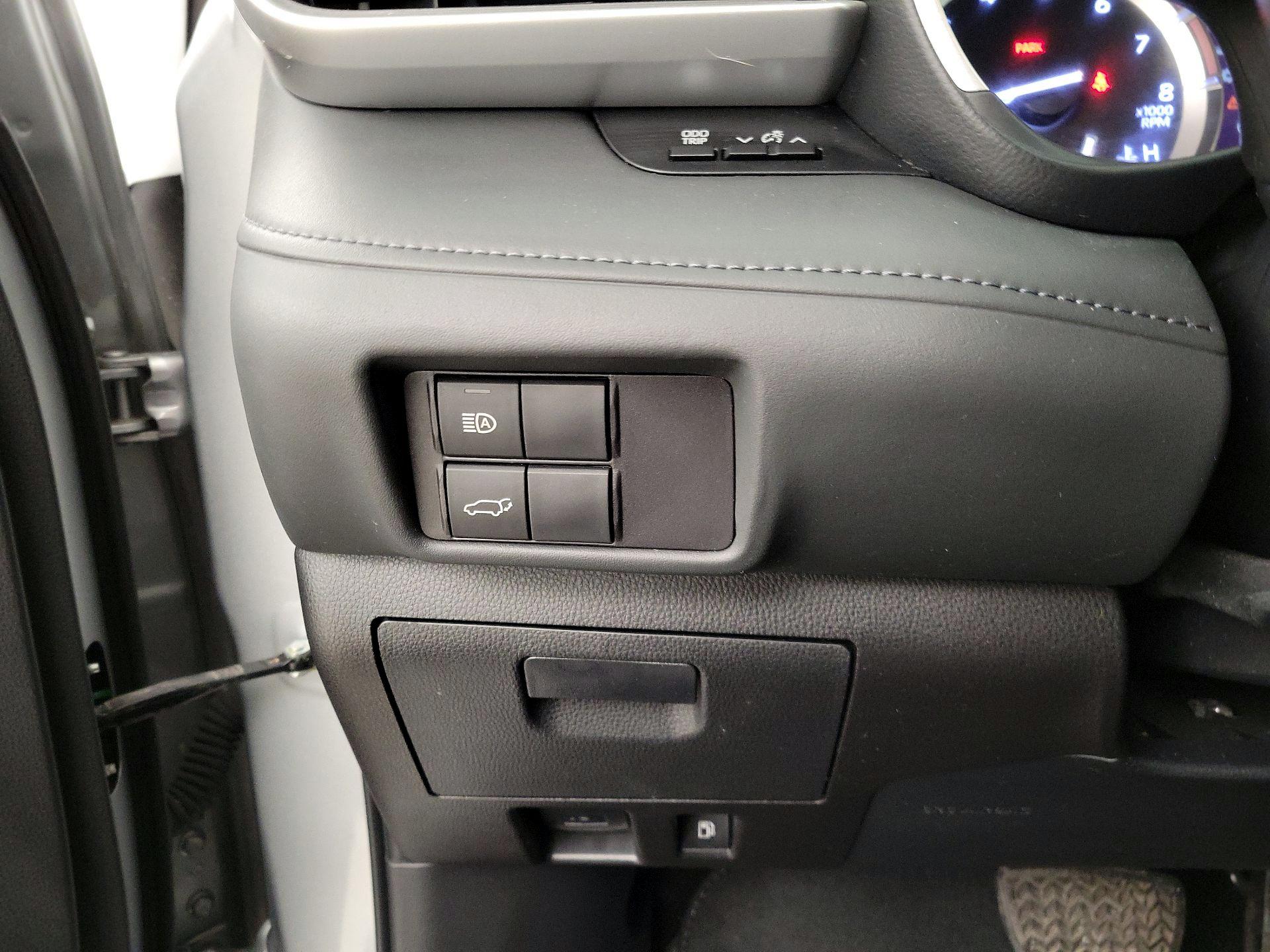 Thumbnail: 2022 Toyota Highlander - 13