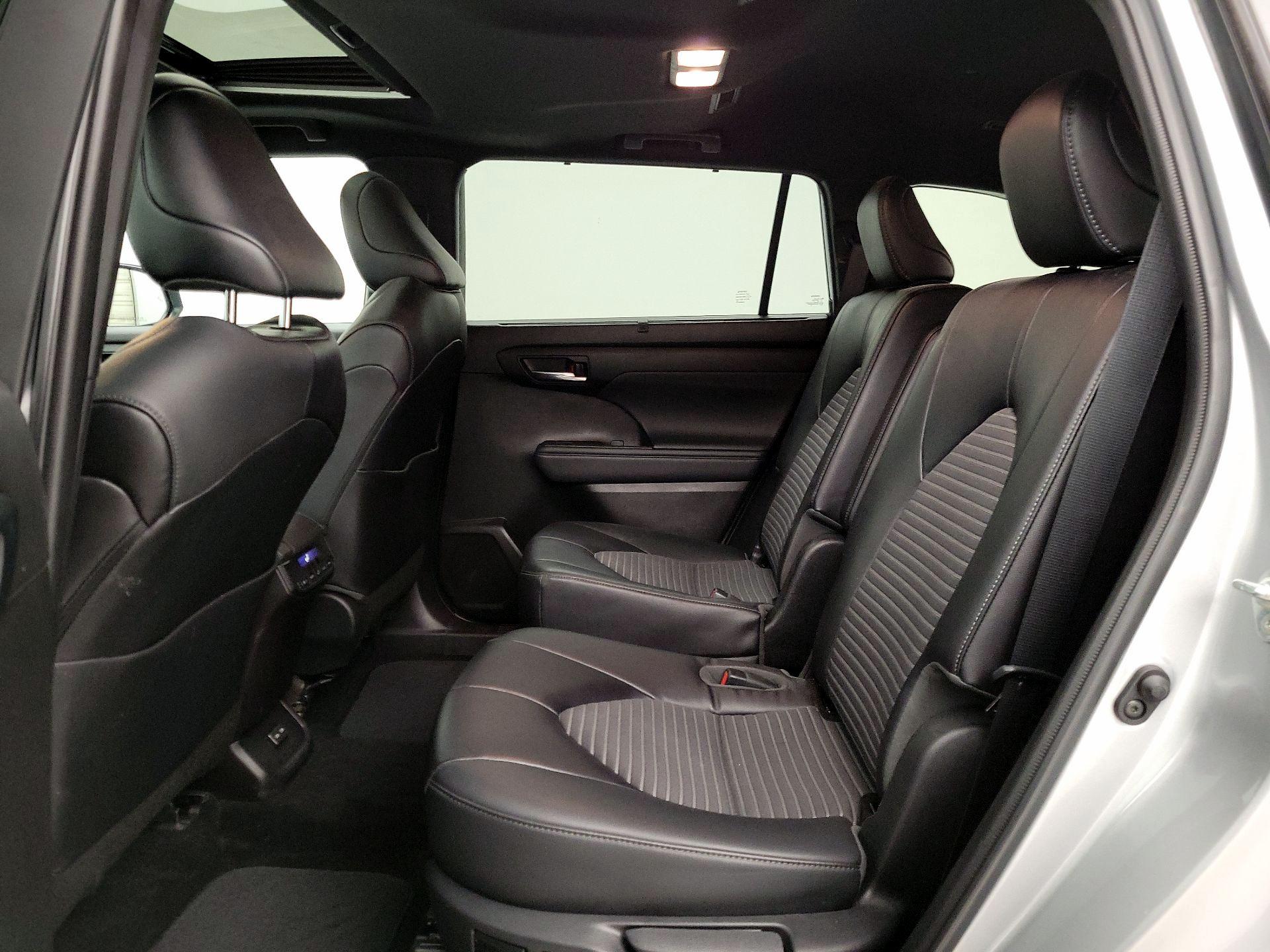 Thumbnail: 2022 Toyota Highlander - 20