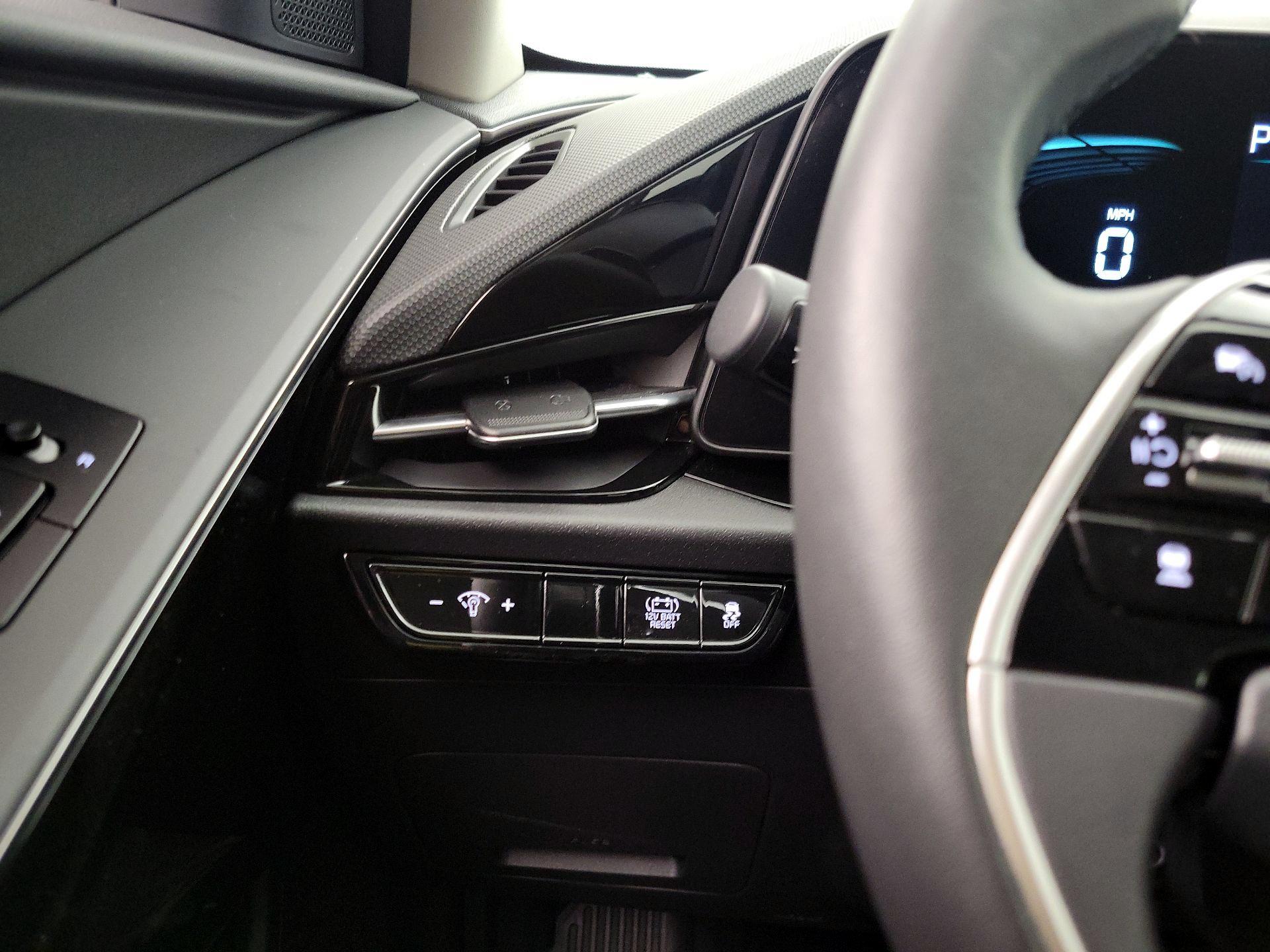 Thumbnail: 2023 Kia Niro - 13