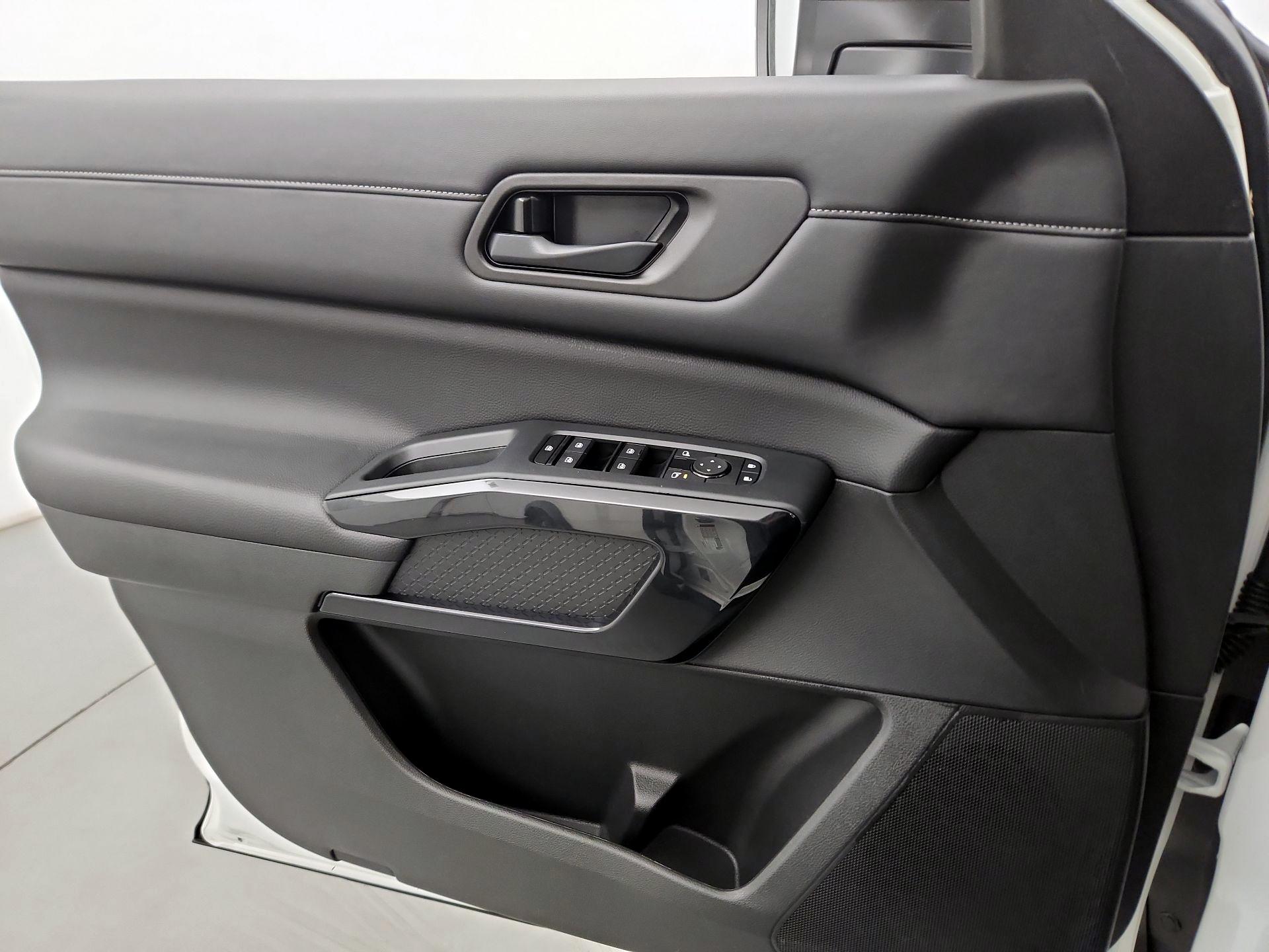 Thumbnail: 2024 Nissan Pathfinder - 10