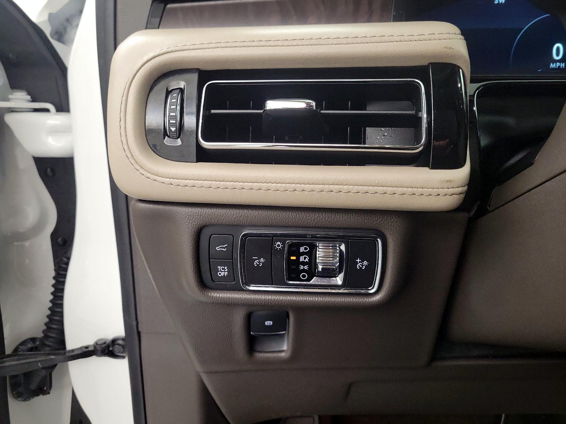 Thumbnail: 2022 Lincoln Nautilus - 11