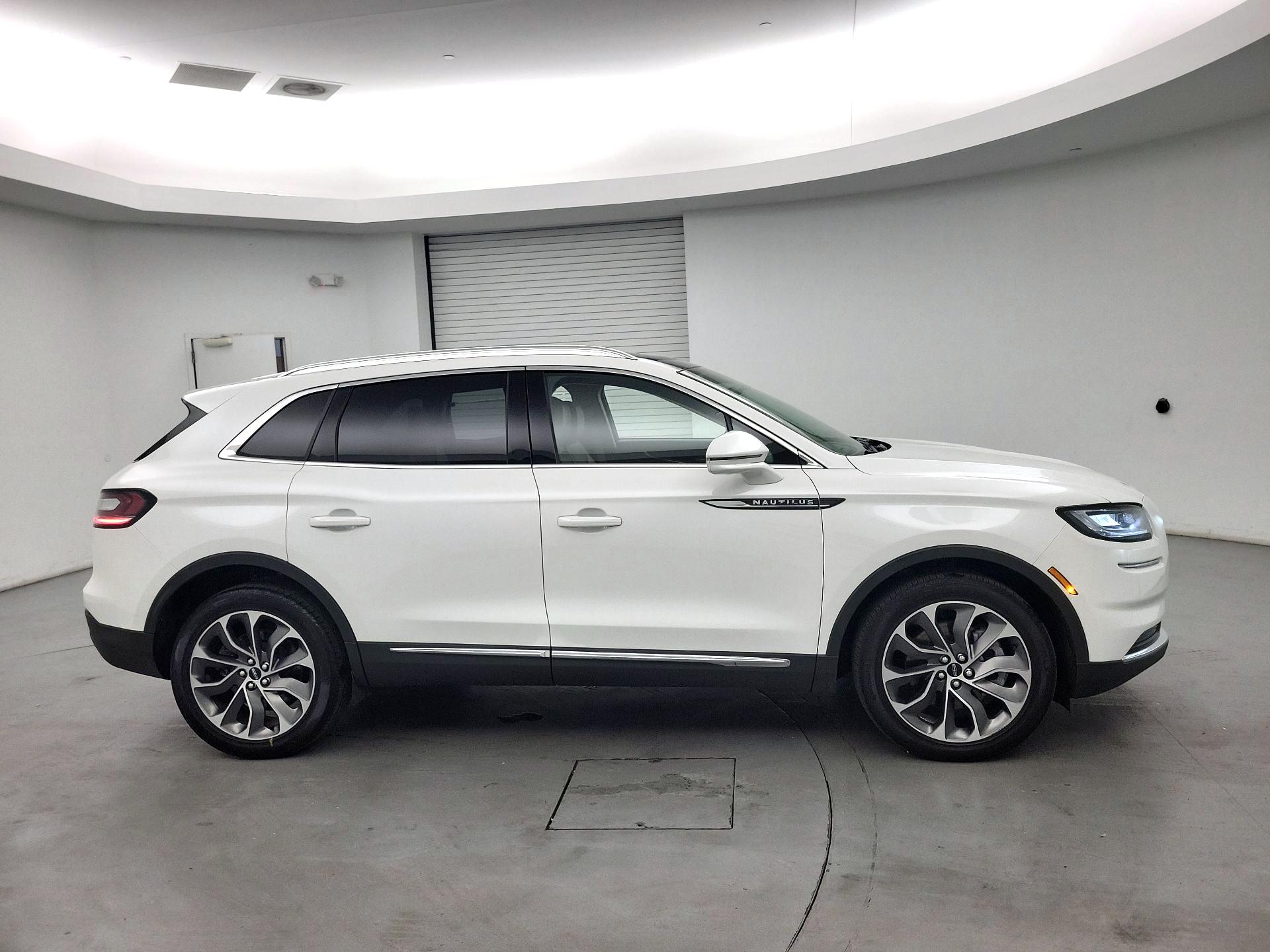 Thumbnail: 2022 Lincoln Nautilus - 4