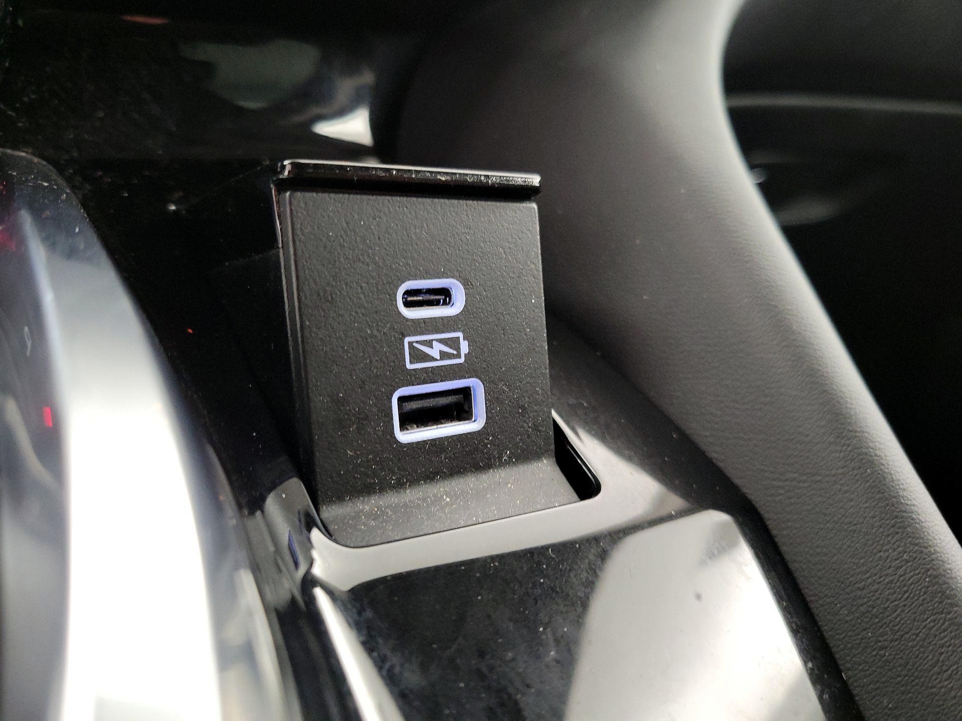 Thumbnail: 2023 Acura MDX - 18