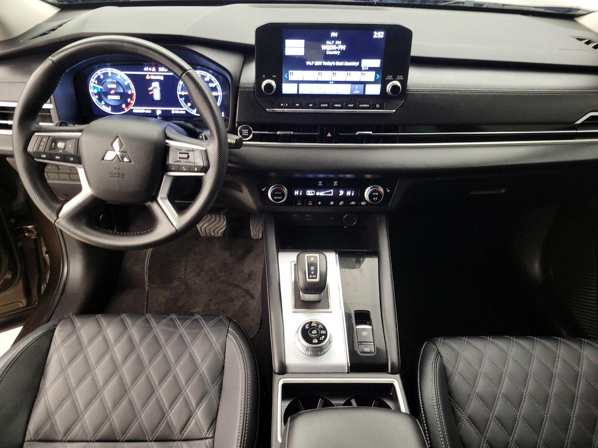 Thumbnail: 2023 Mitsubishi Outlander - 9