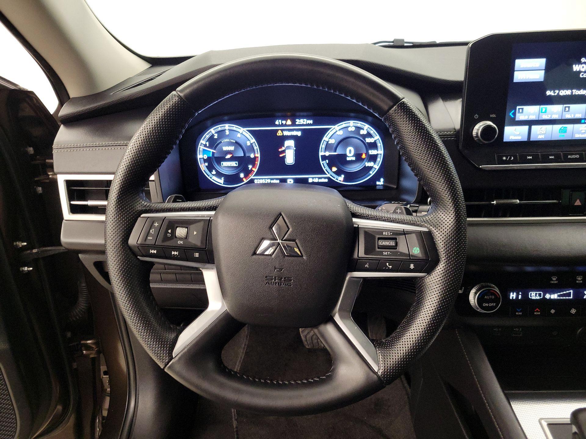 Thumbnail: 2023 Mitsubishi Outlander - 10