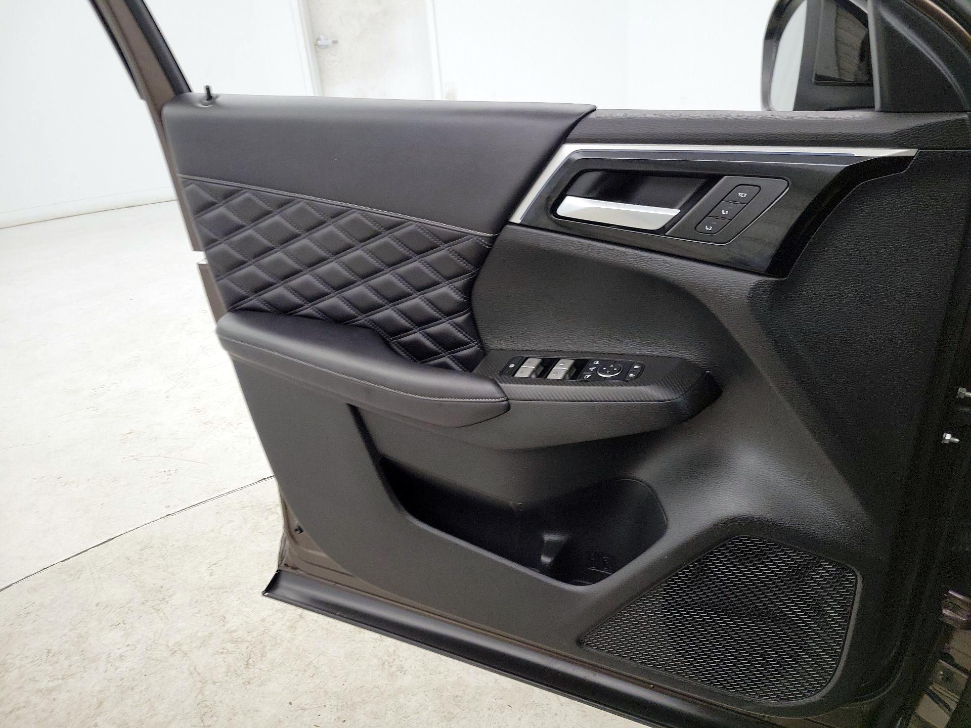 Thumbnail: 2023 Mitsubishi Outlander - 12