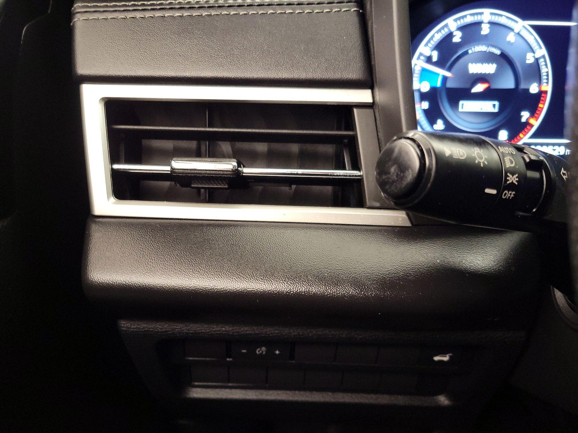 Thumbnail: 2023 Mitsubishi Outlander - 13