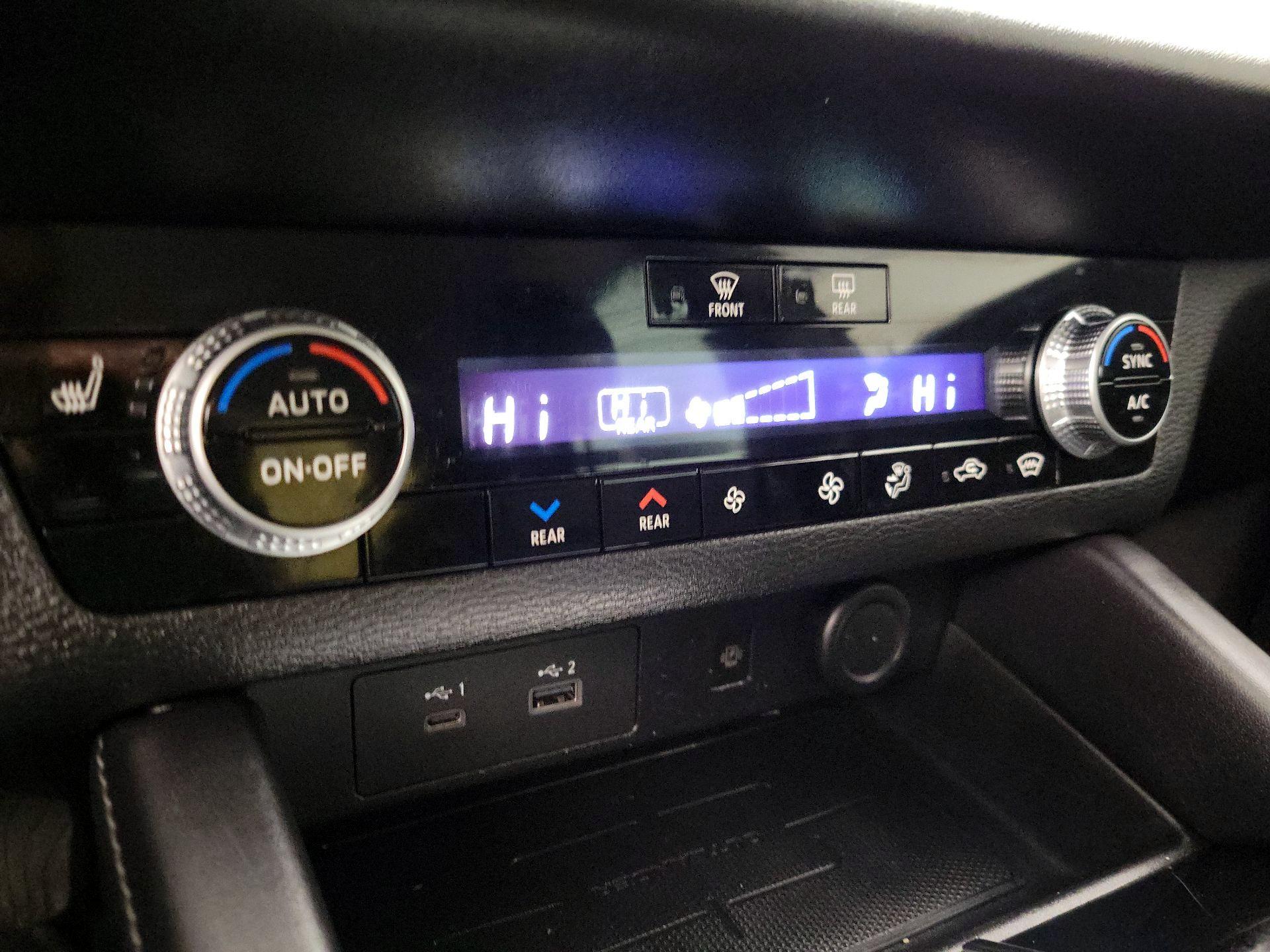 Thumbnail: 2023 Mitsubishi Outlander - 16