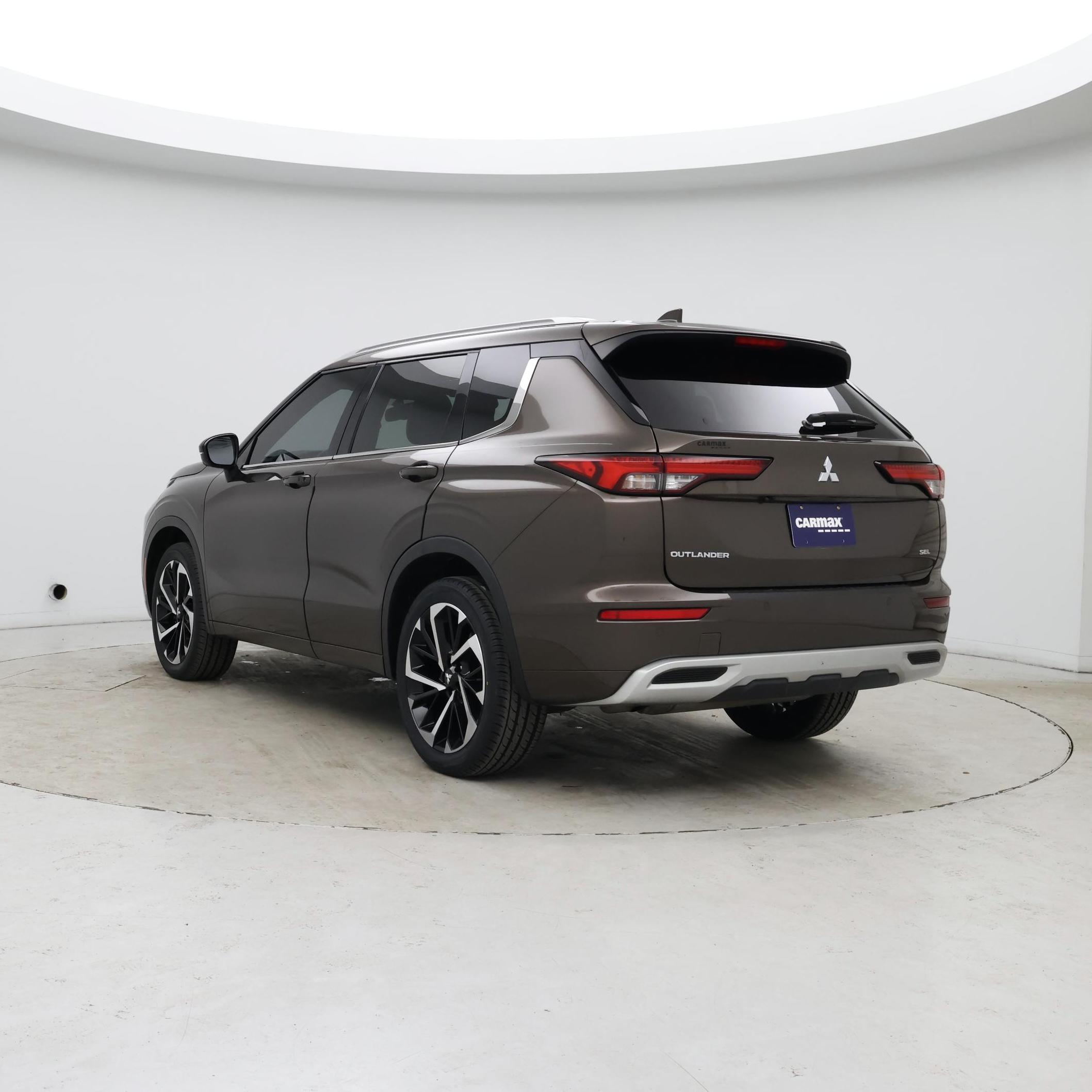 Thumbnail: 2023 Mitsubishi Outlander - 2