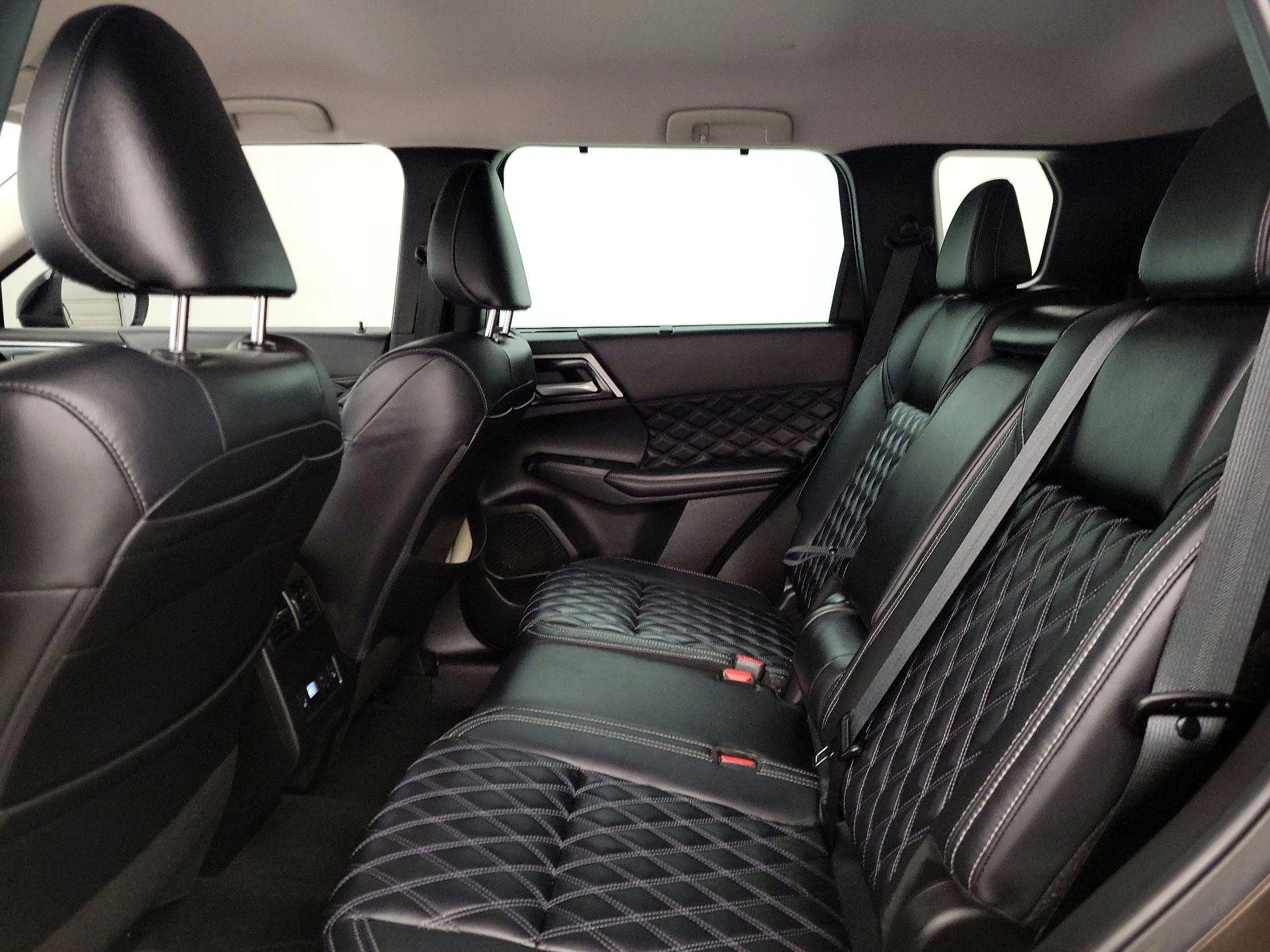 Thumbnail: 2023 Mitsubishi Outlander - 19