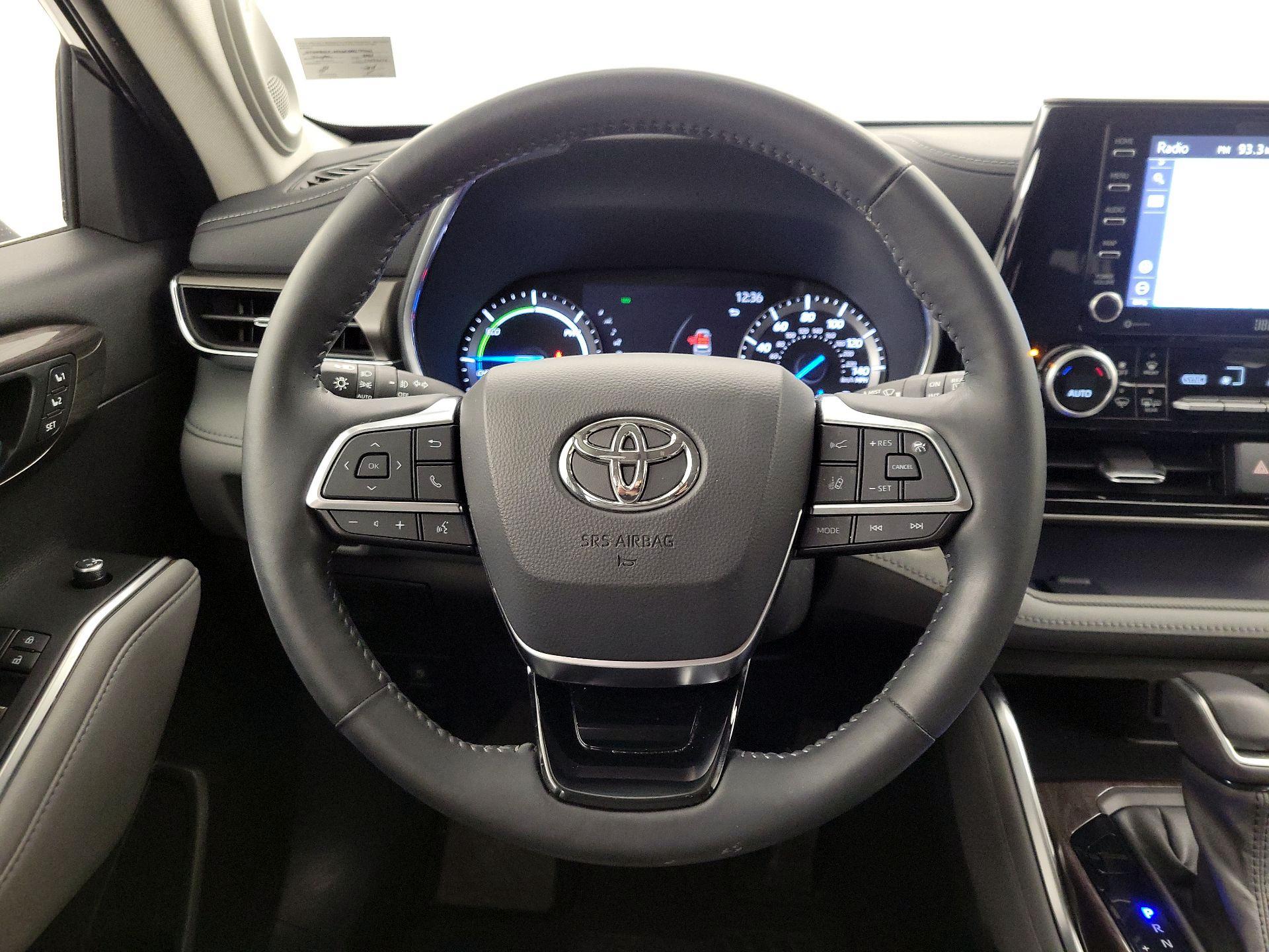 Thumbnail: 2021 Toyota Highlander - 10