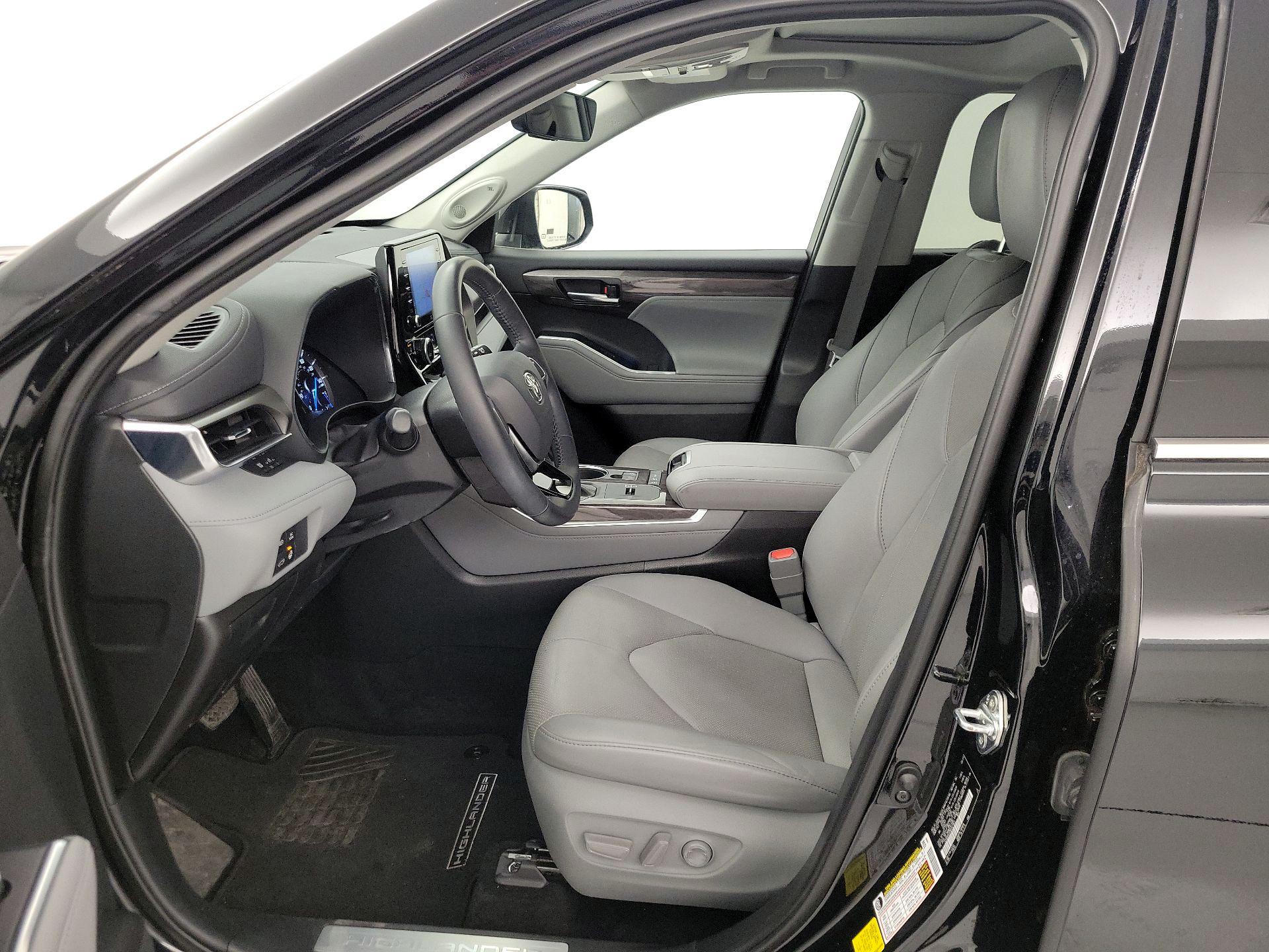 Thumbnail: 2021 Toyota Highlander - 11