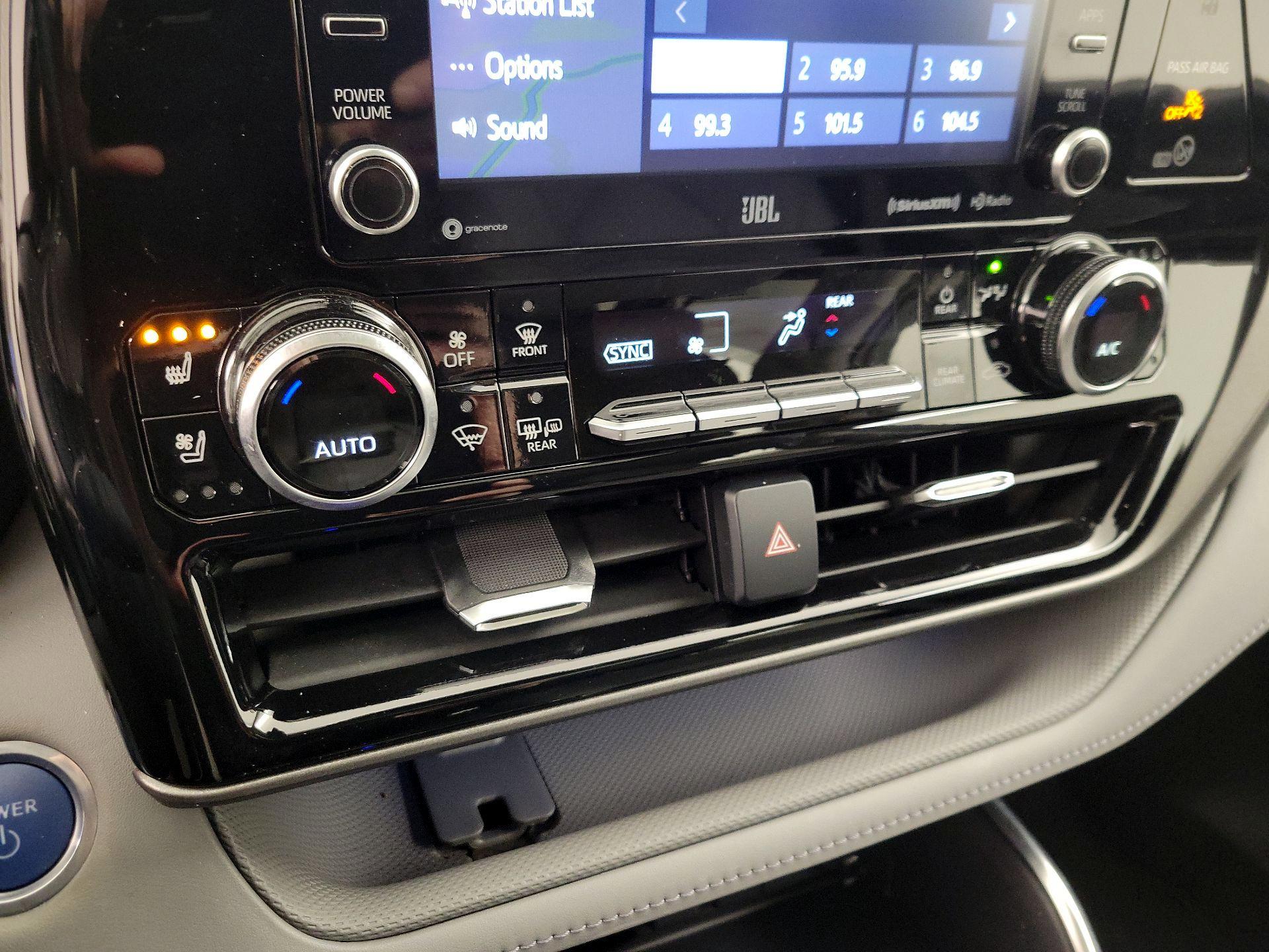 Thumbnail: 2021 Toyota Highlander - 17