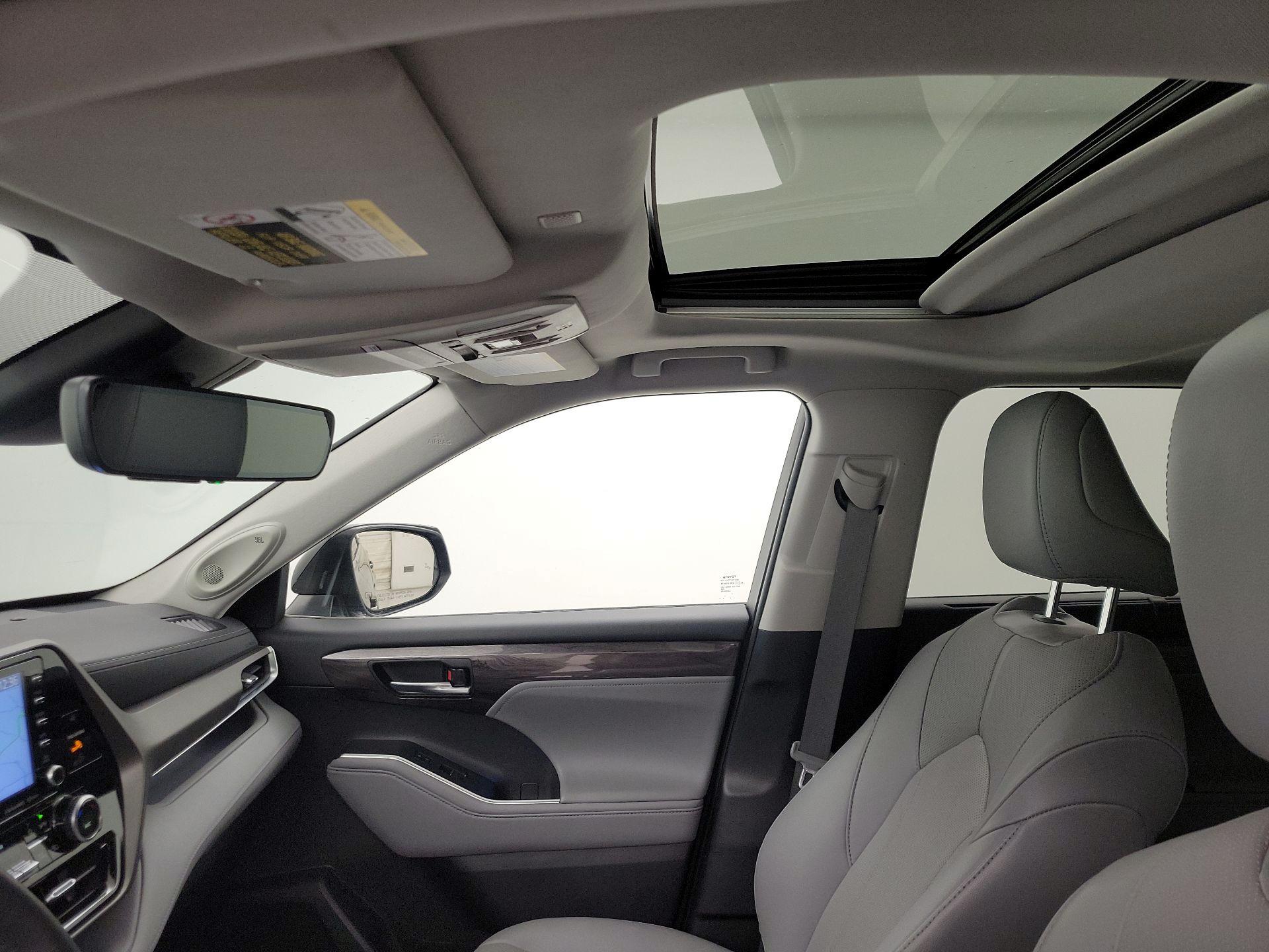 Thumbnail: 2021 Toyota Highlander - 20