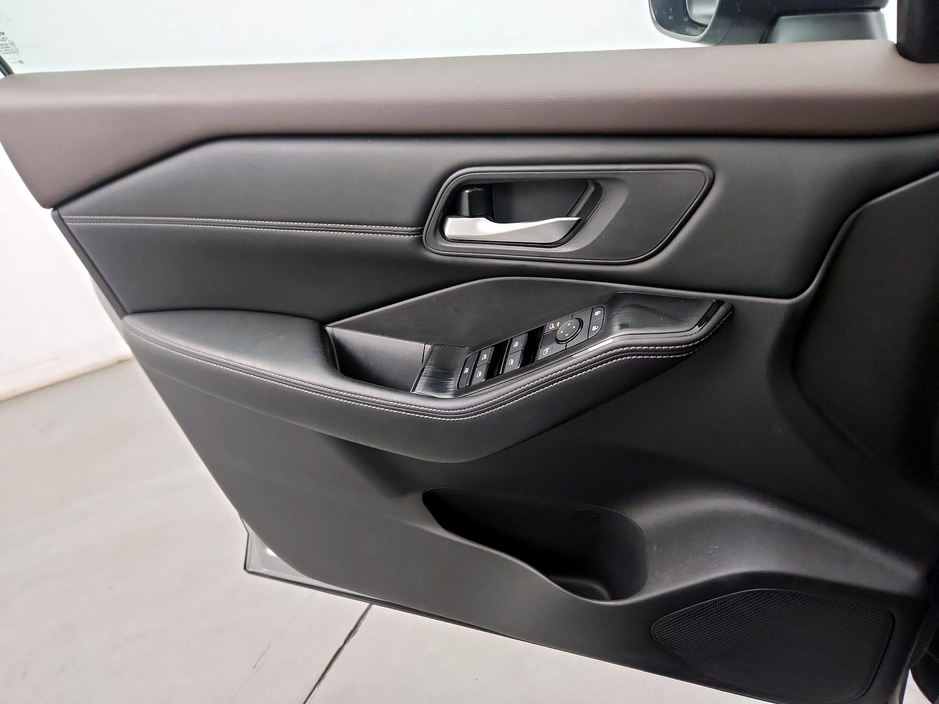 Thumbnail: 2023 Nissan Rogue - 10