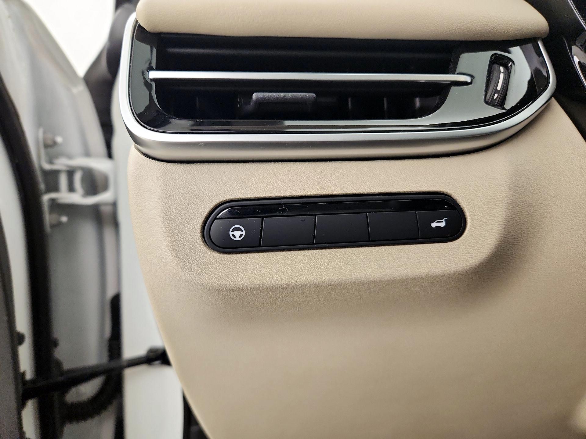 Thumbnail: 2023 INFINITI QX60 - 13