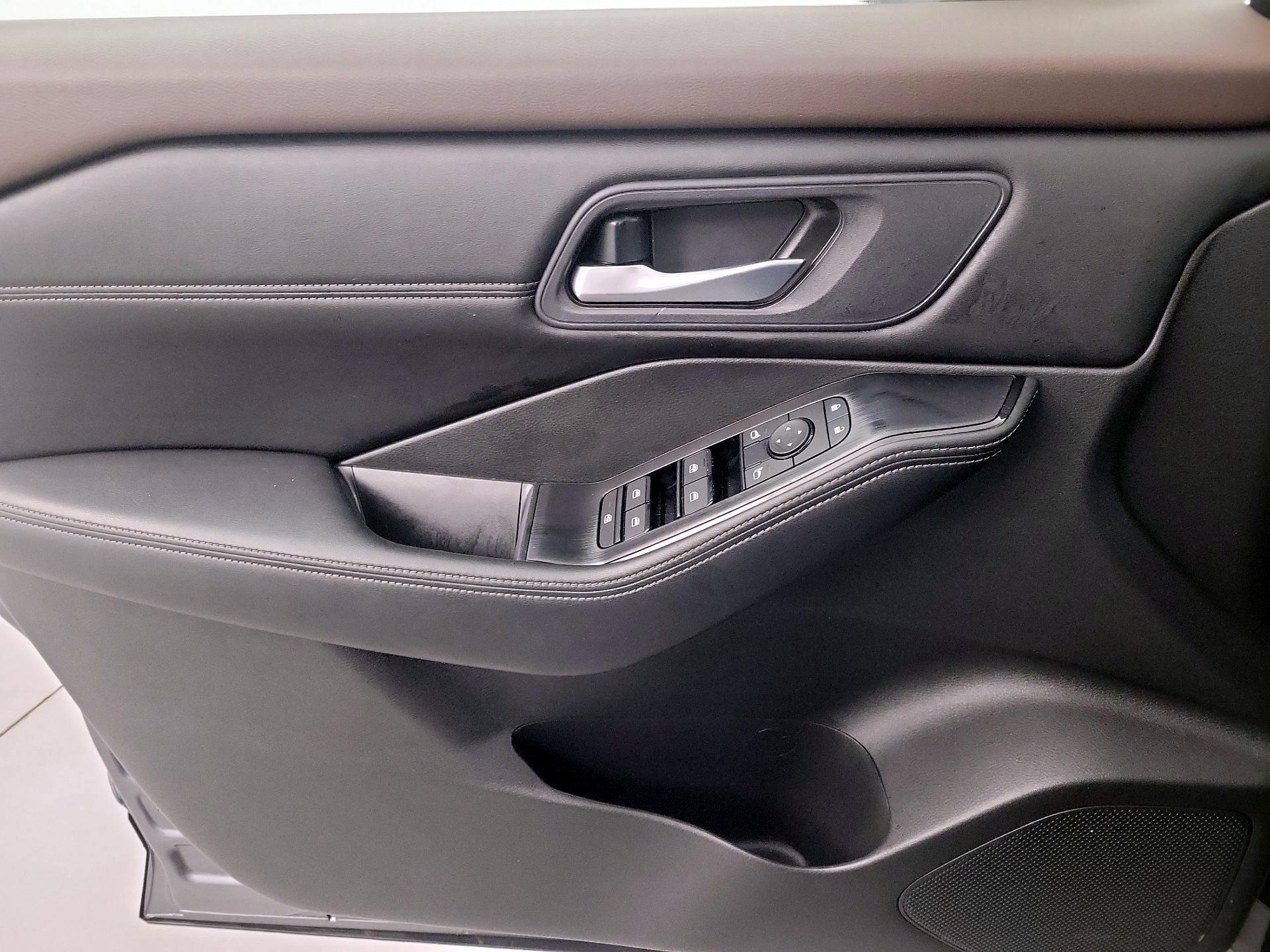 Thumbnail: 2023 Nissan Rogue - 10